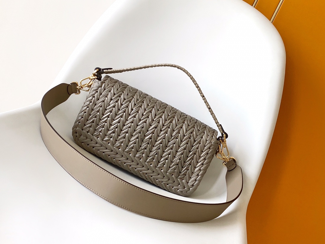 [TOP] FENDI FENDI Baguette Bag Raffia Hand-Woven Bag 27×6.5×15 cm - Gray