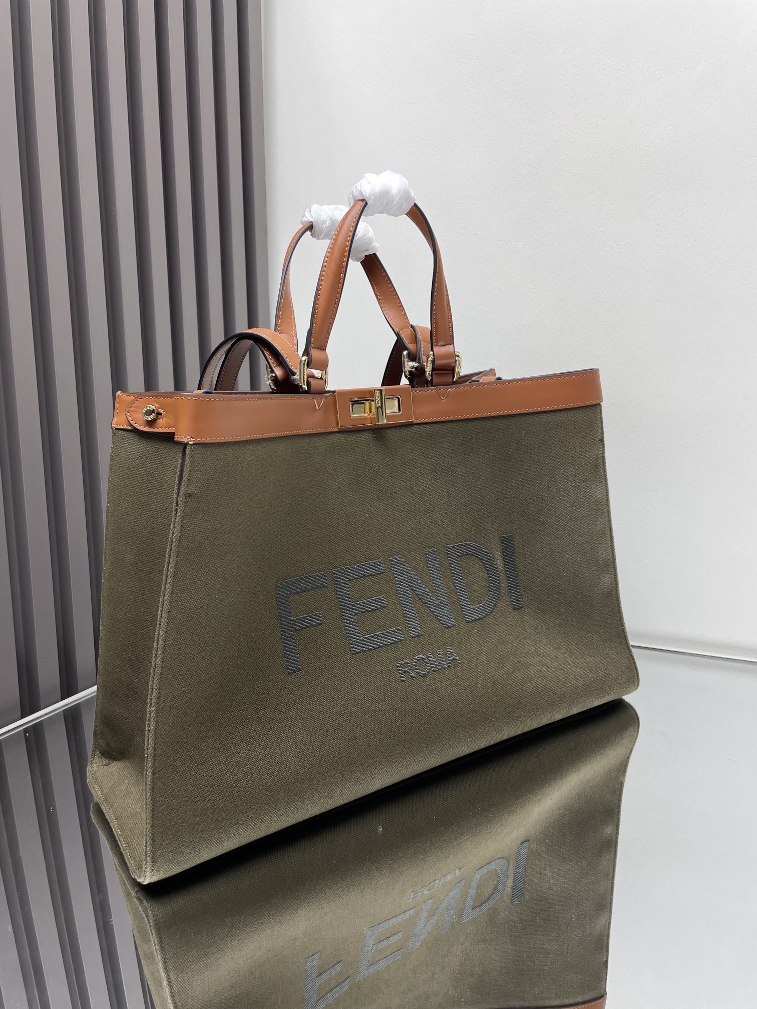[TOP] FENDI Peekaboo X-Tote Bag 41x16x30cm - Green