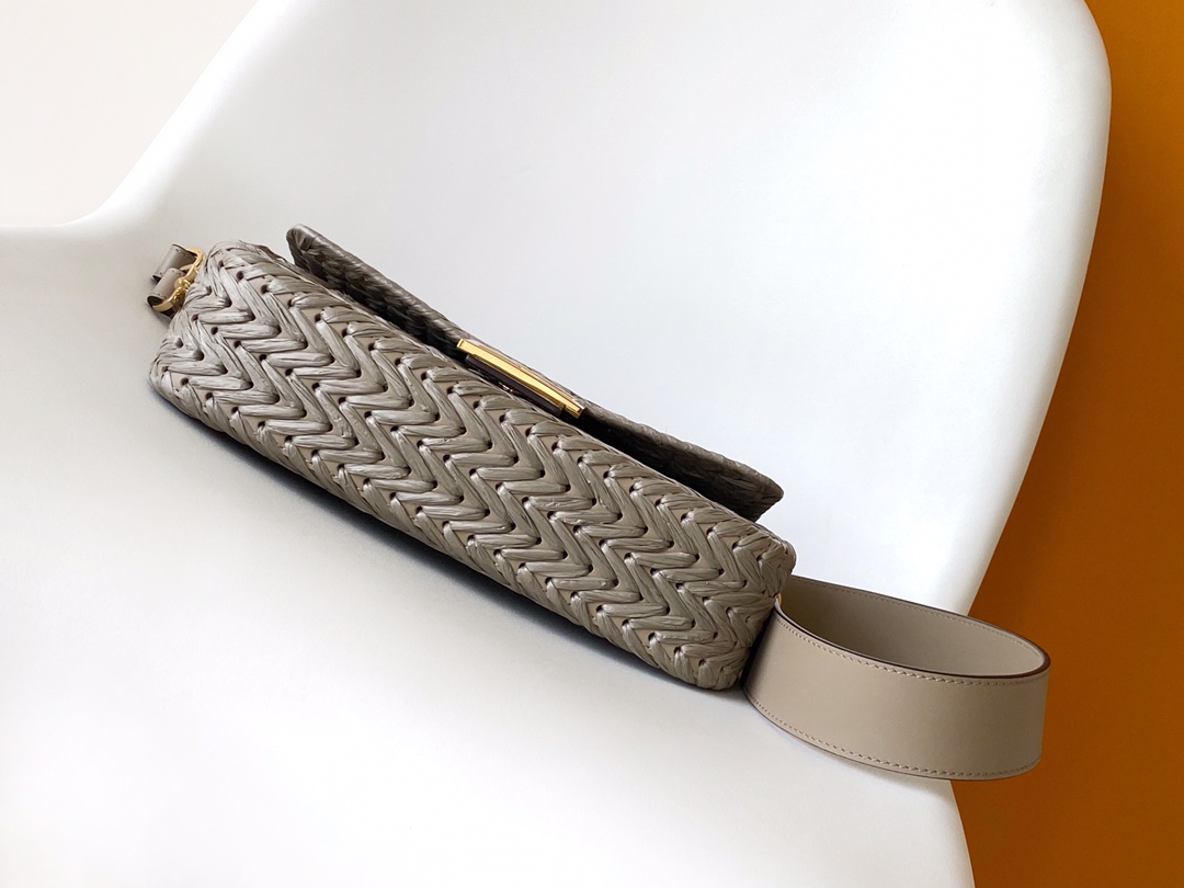 [TOP] FENDI FENDI Baguette Bag Raffia Hand-Woven Bag 27×6.5×15 cm - Gray