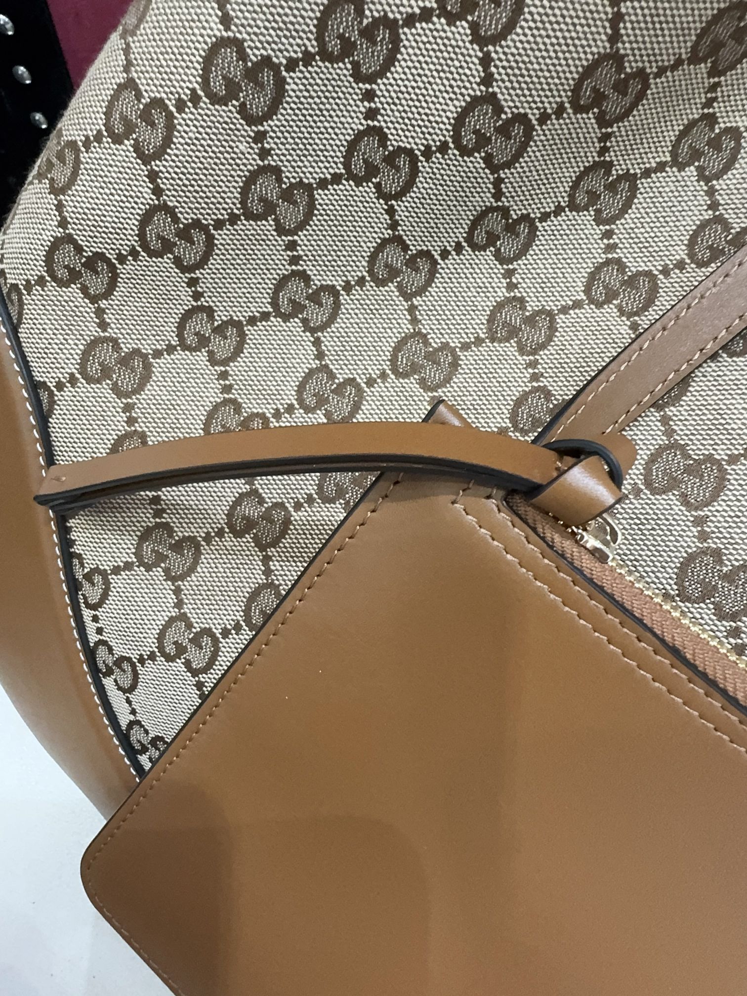[TOP] GUCCI GG Body Medium Shoulder Bag 49 x 46 x 4cm - Brown