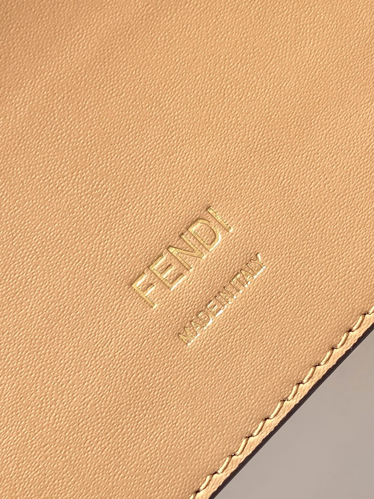 [TOP] FENDI FENDI Baguette Bag Hand-Woven Bag Made Of All Cowhide 27×6.5×15 cm - 3 Colour