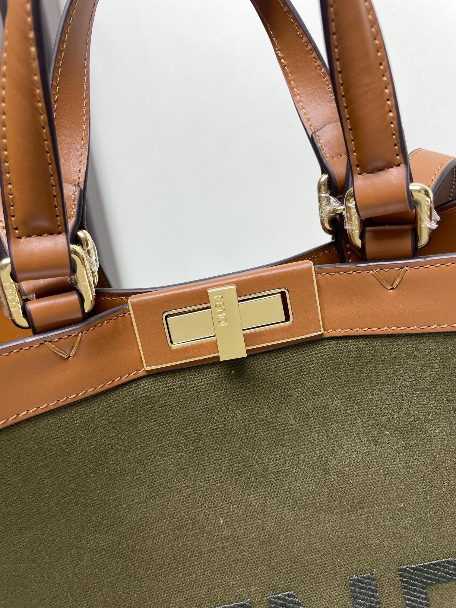 [TOP] FENDI Peekaboo X-Tote Bag 41x16x30cm - Green