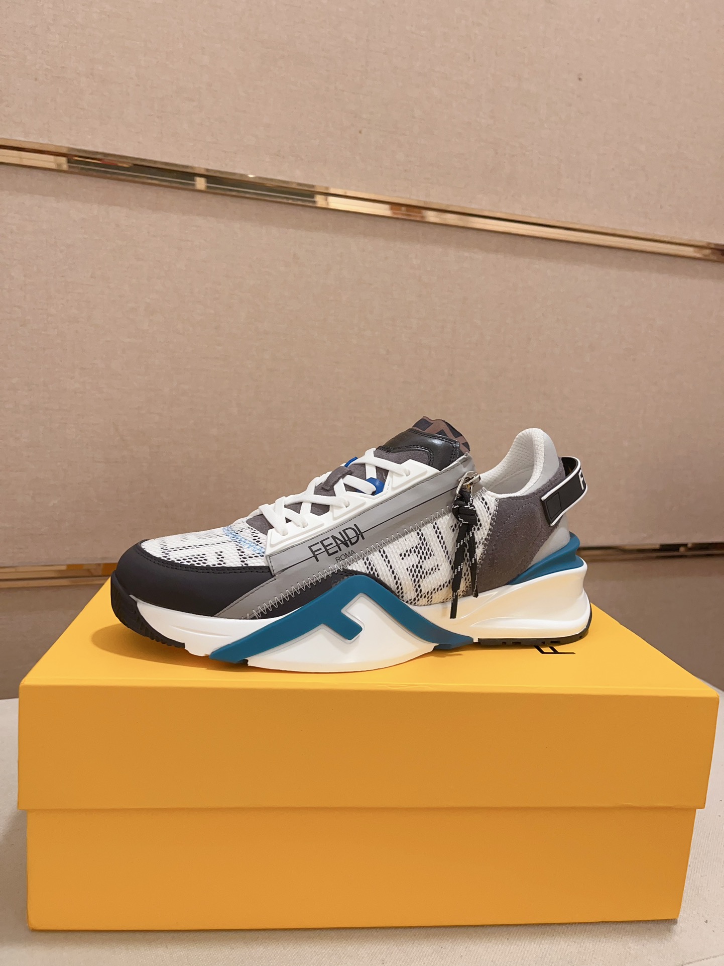 [TOP] FENDI Men's Shoes