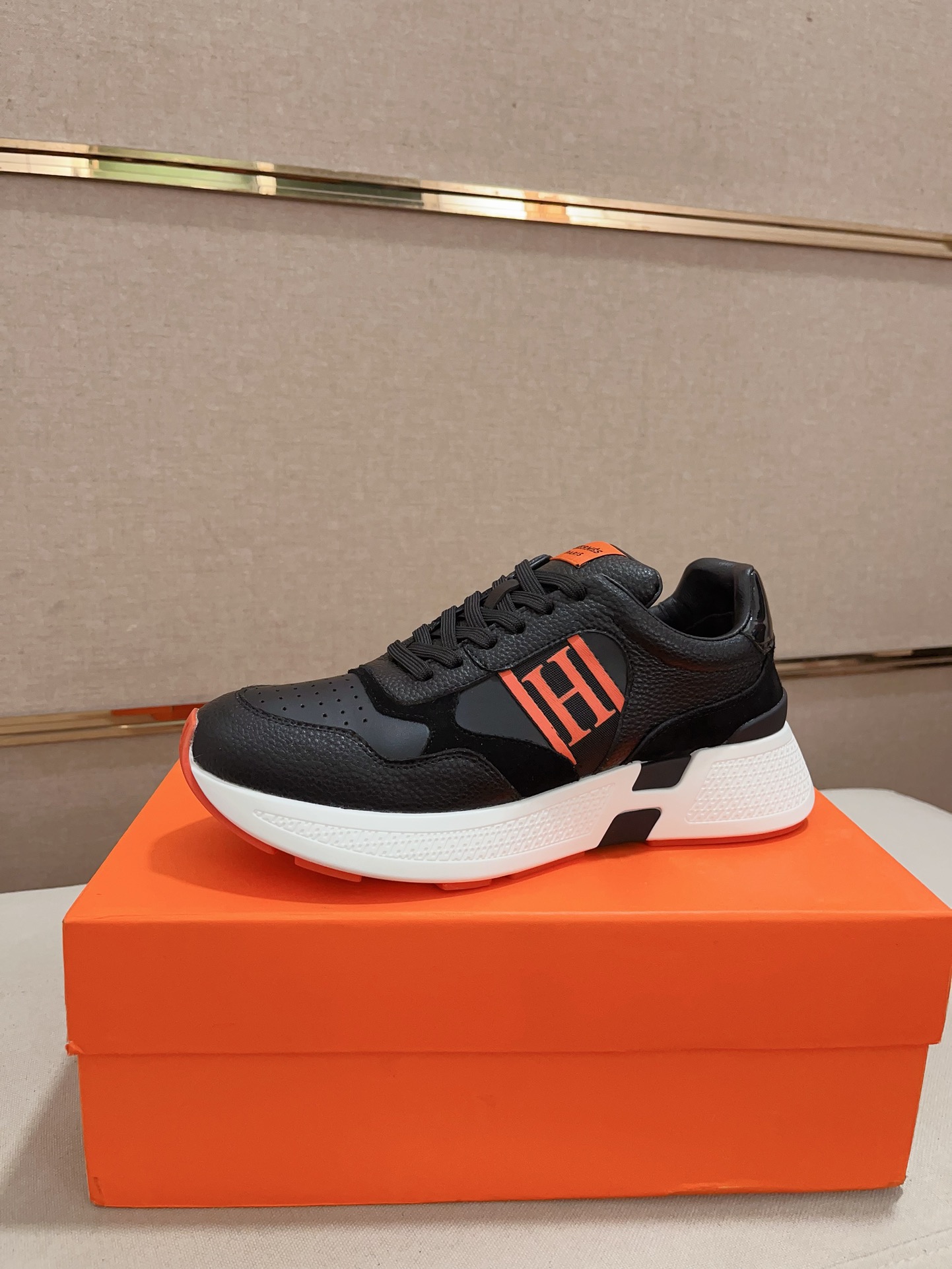 [TOP] HERMES Men's Leather Sports Shoes - Black