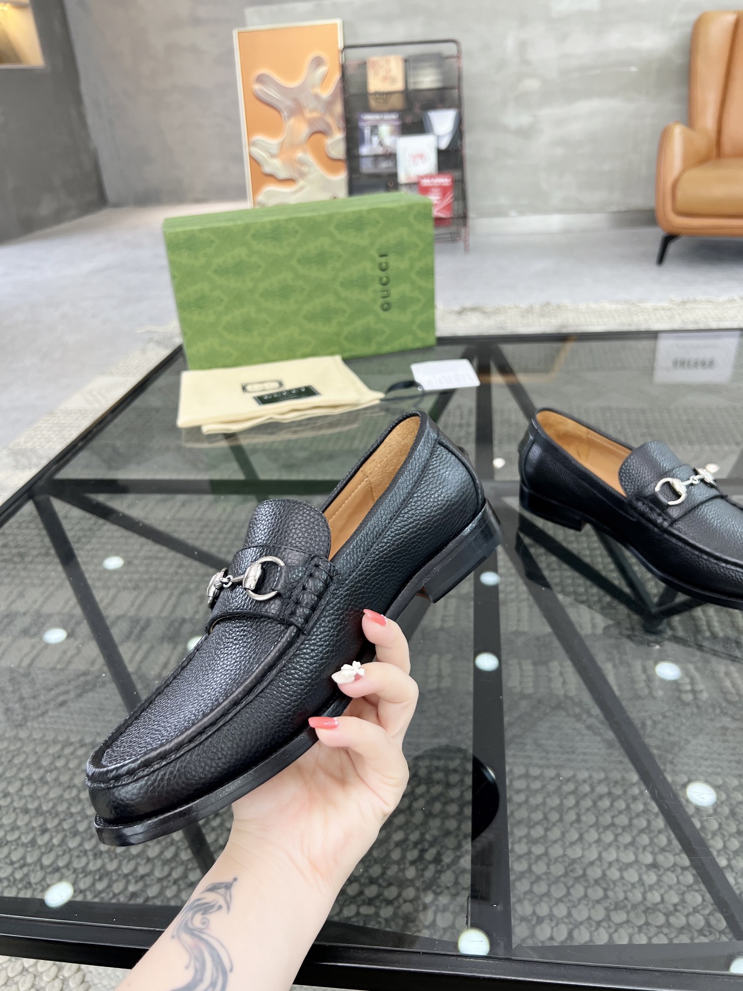 [TOP] GUCCI Men's Business Leather Shoes - Black