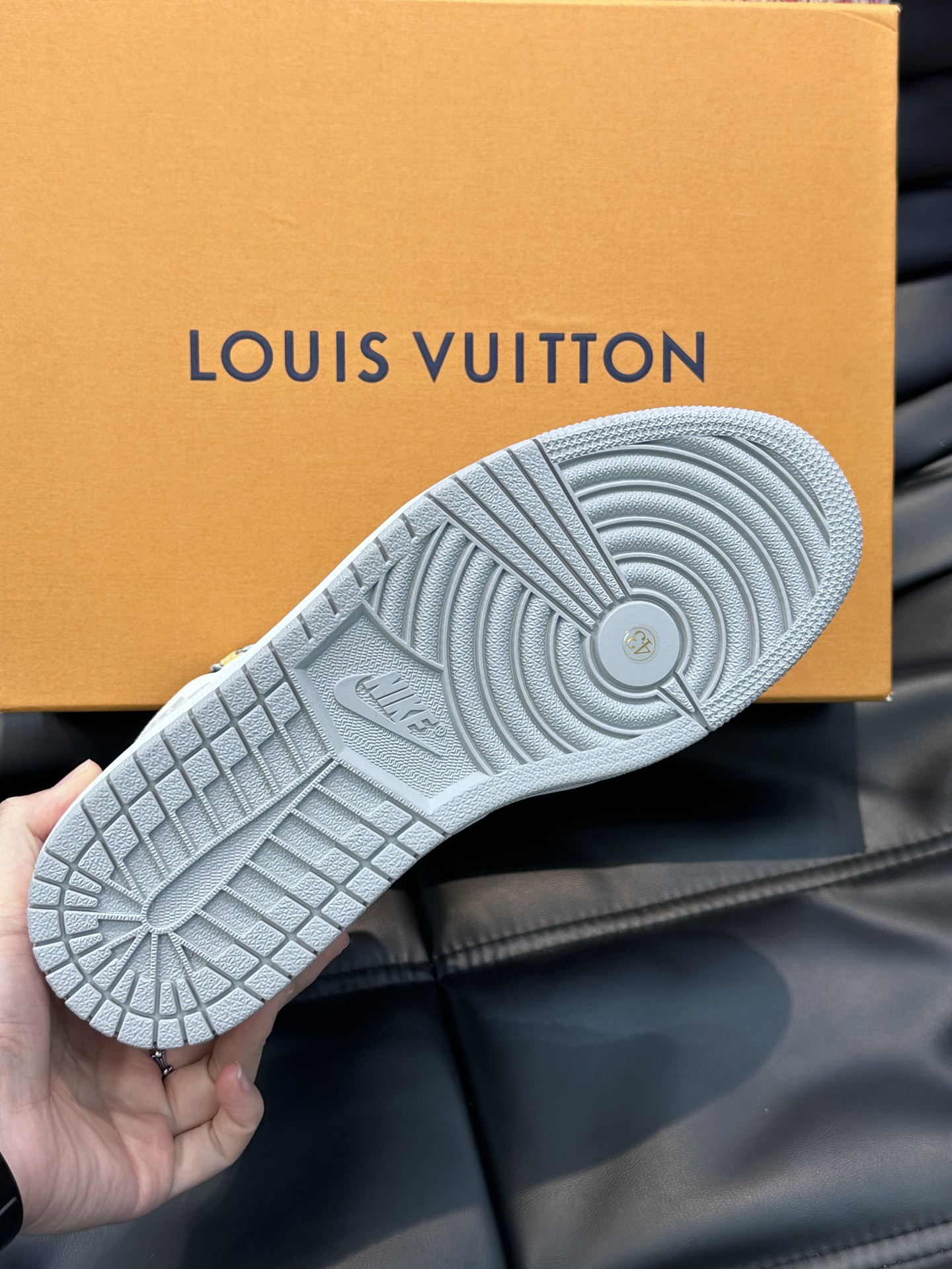 [TOP] Louis Vuitton LV X Nike  Men's Shoes -White