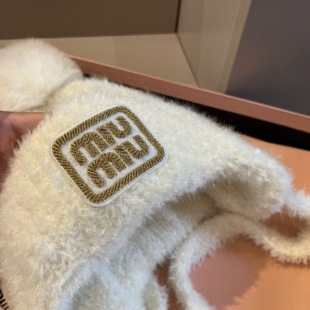 [TOP] Miu Miu Ear Cap - 2 Colors