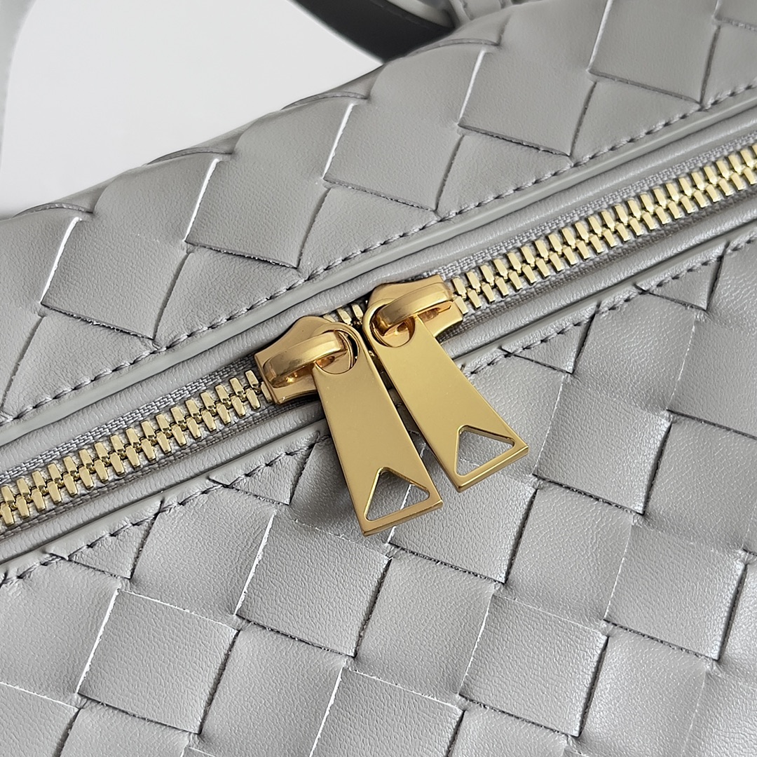 [TOP] Bottega Veneta Woven Zipper Crossbody Bag 22x12.5x5cm - Grey