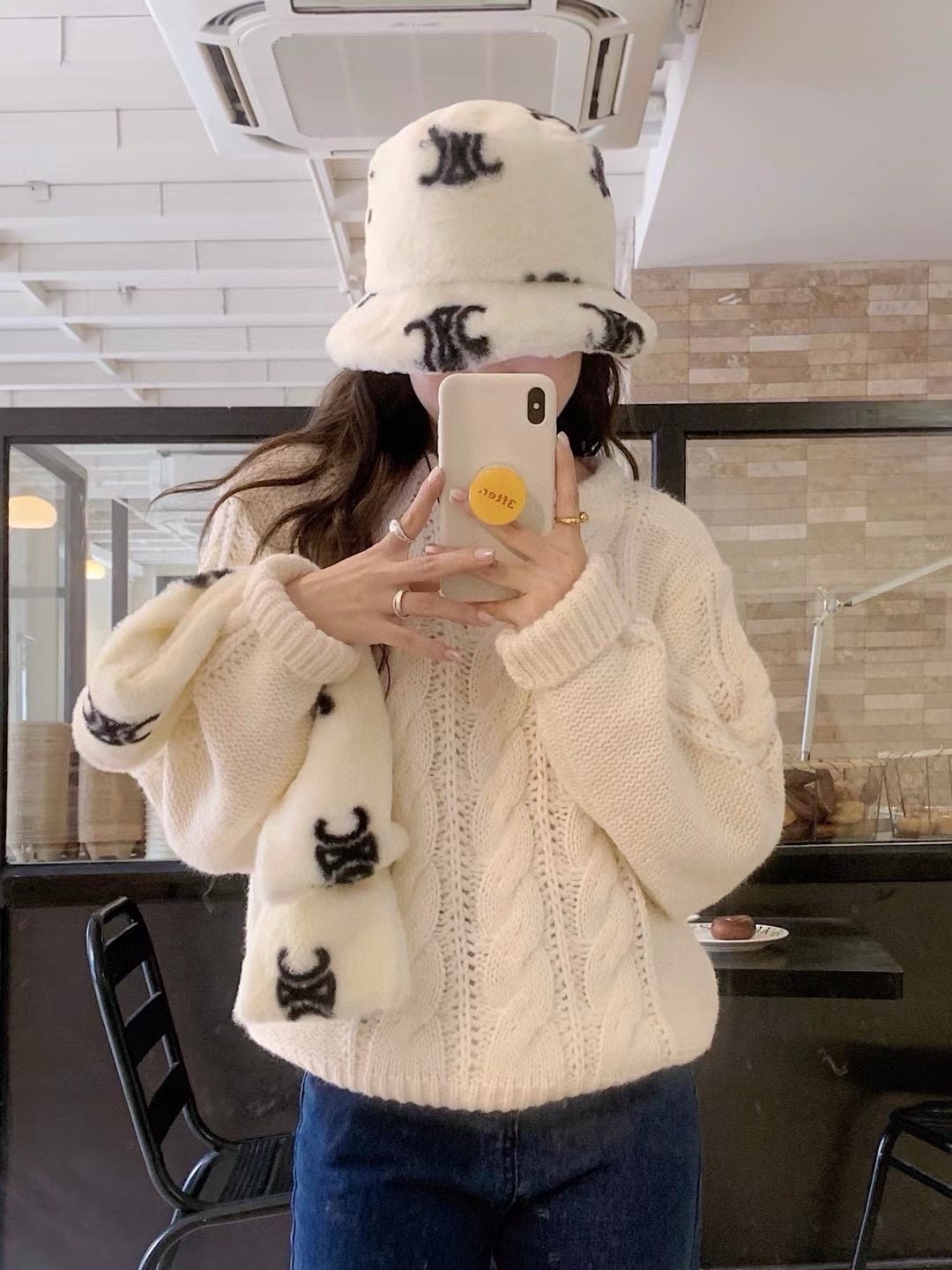 [TOP] CELINE Furry Fisherman's Hat - 2 Colour