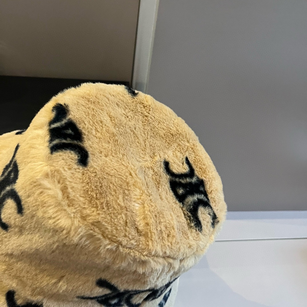 [TOP] CELINE Furry Fisherman's Hat - 2 Colour