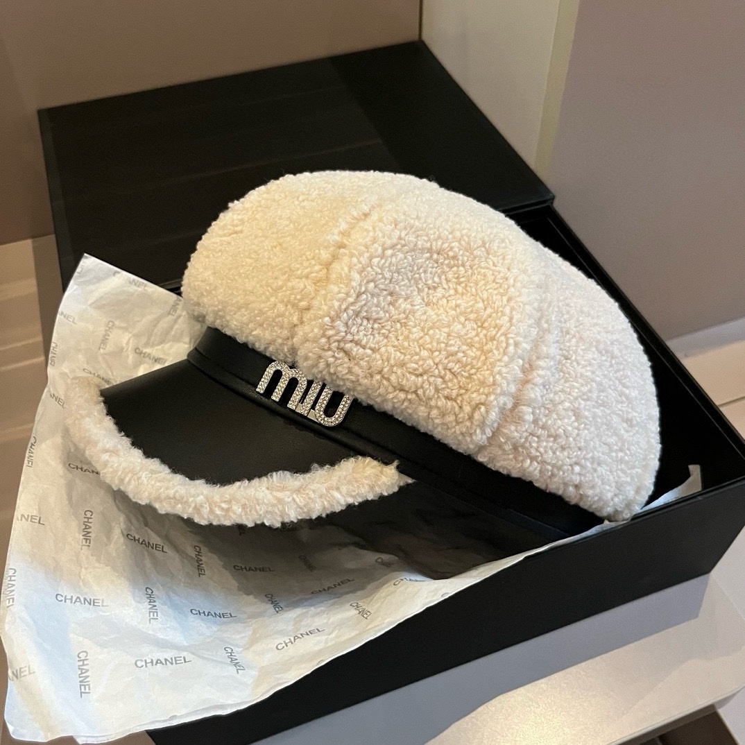 [TOP] Miu Miu Lamb Wool Painter's Hat - White