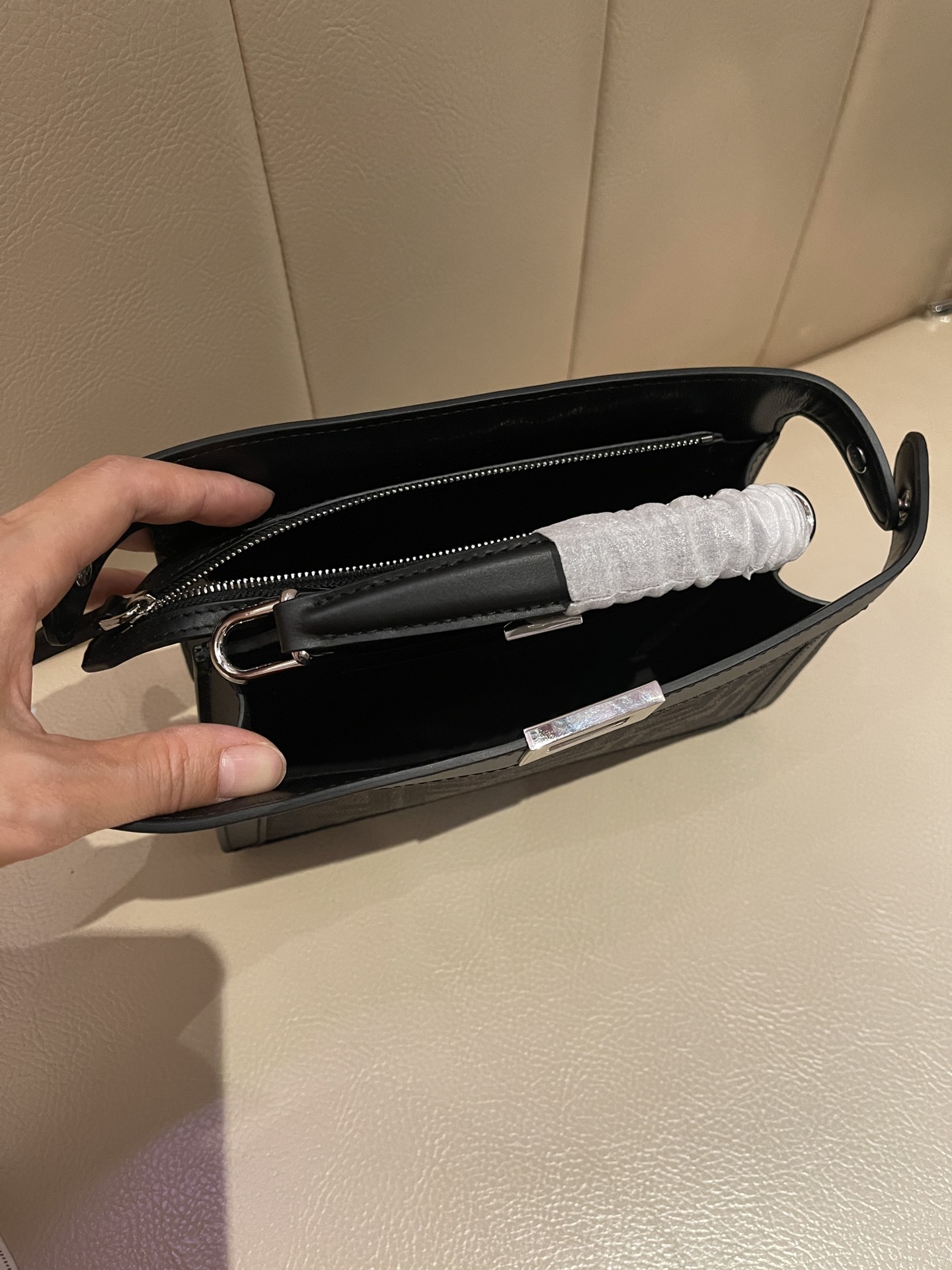 [TOP] FENDI FENDI Peekaboo Bags 23×6×14.5cm - Black