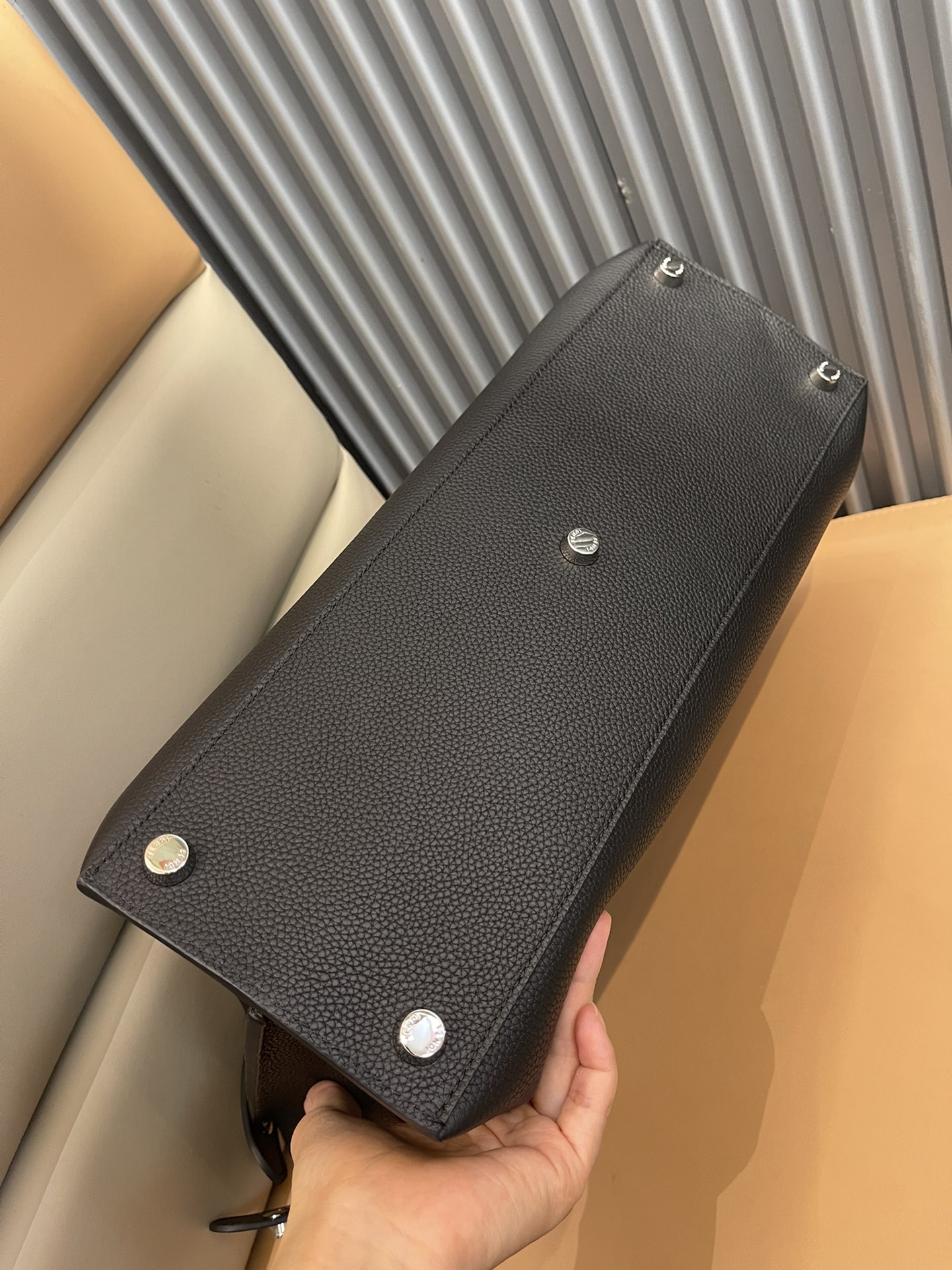 [TOP] FENDI FENDI Cowhide Bag 38*34*12cm - Black