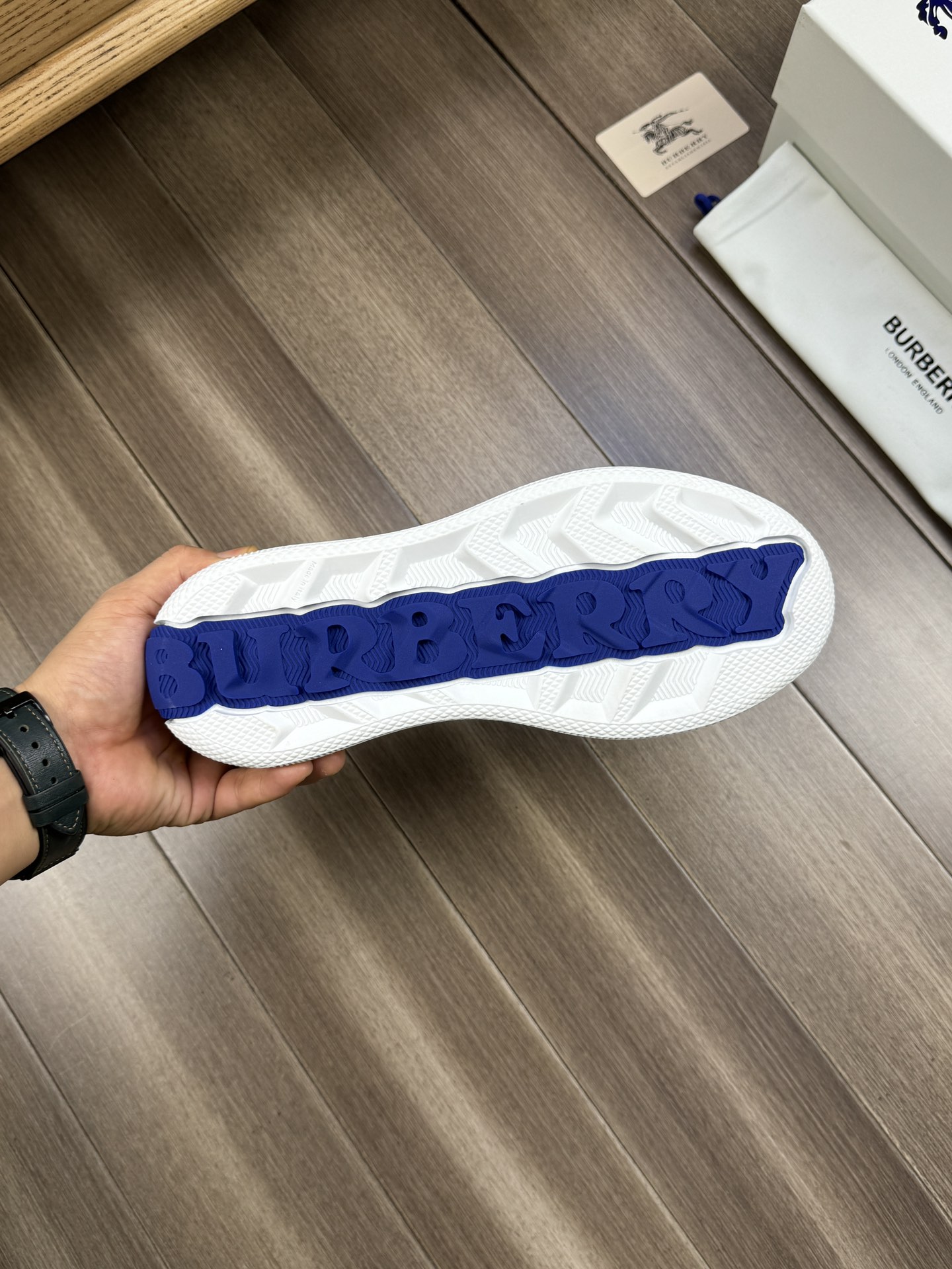 [TOP] BURBERRY  Casual Shoes-Black