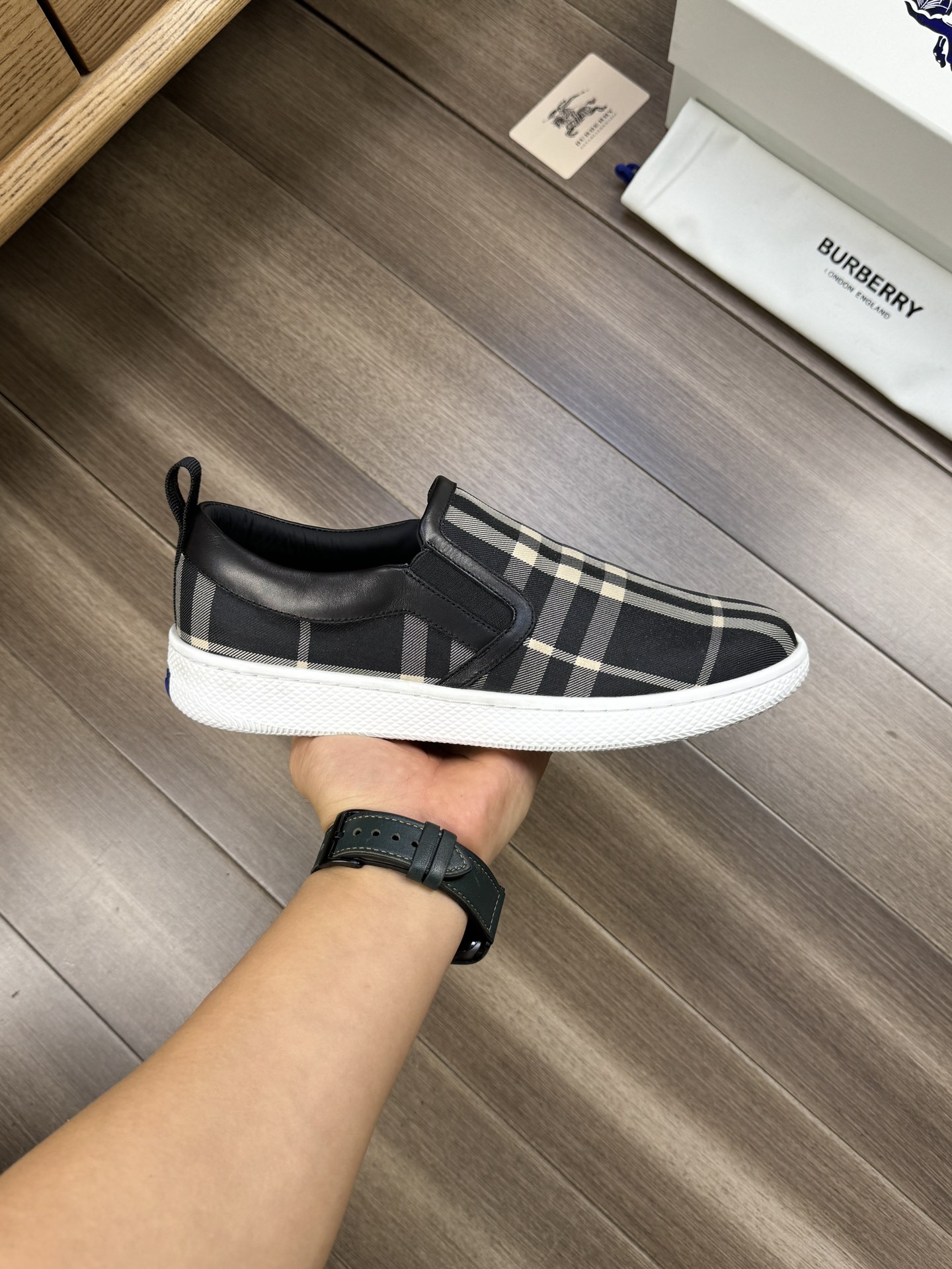 [TOP] BURBERRY  Casual Shoes-Black