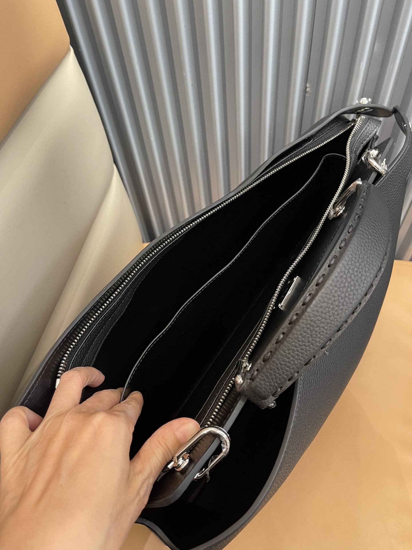 [TOP] FENDI FENDI Cowhide Bag 38*34*12cm - Black