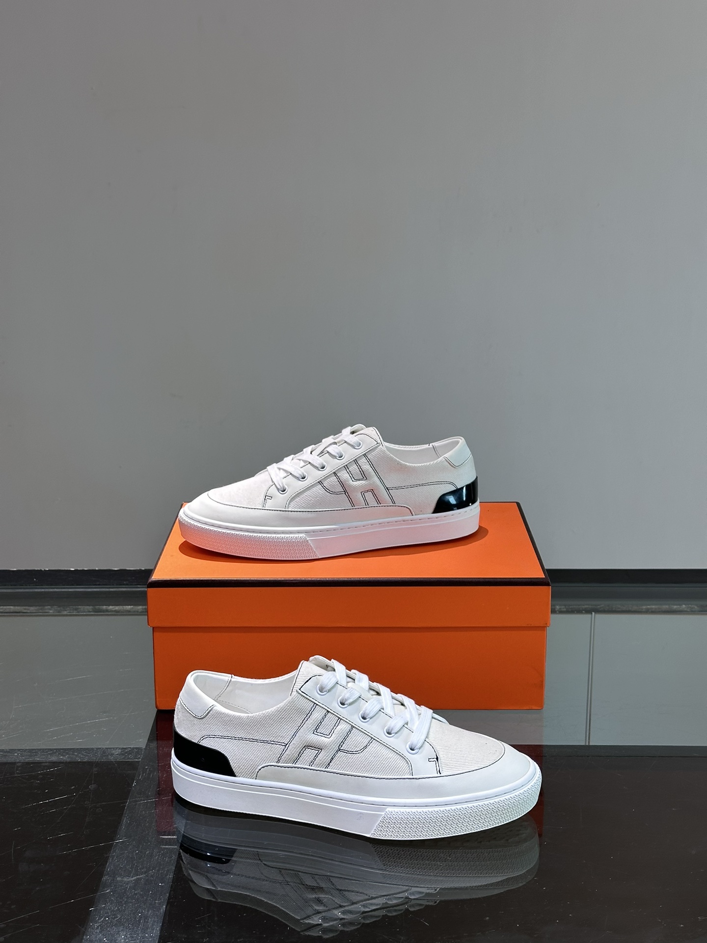 [TOP] HERMES Men's  Sports Shoes - 2 Colors