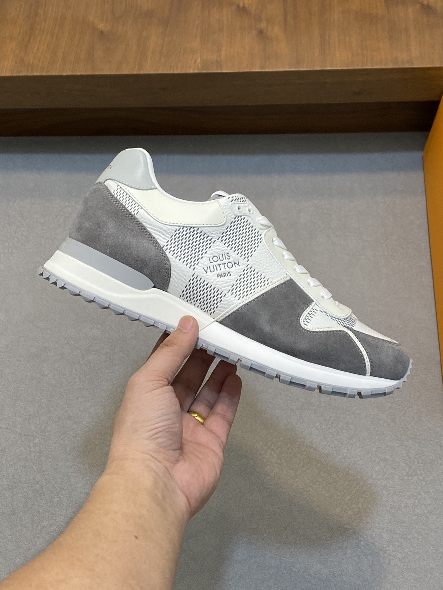 [TOP] Louis Vuitton LV Men's Shoes - White