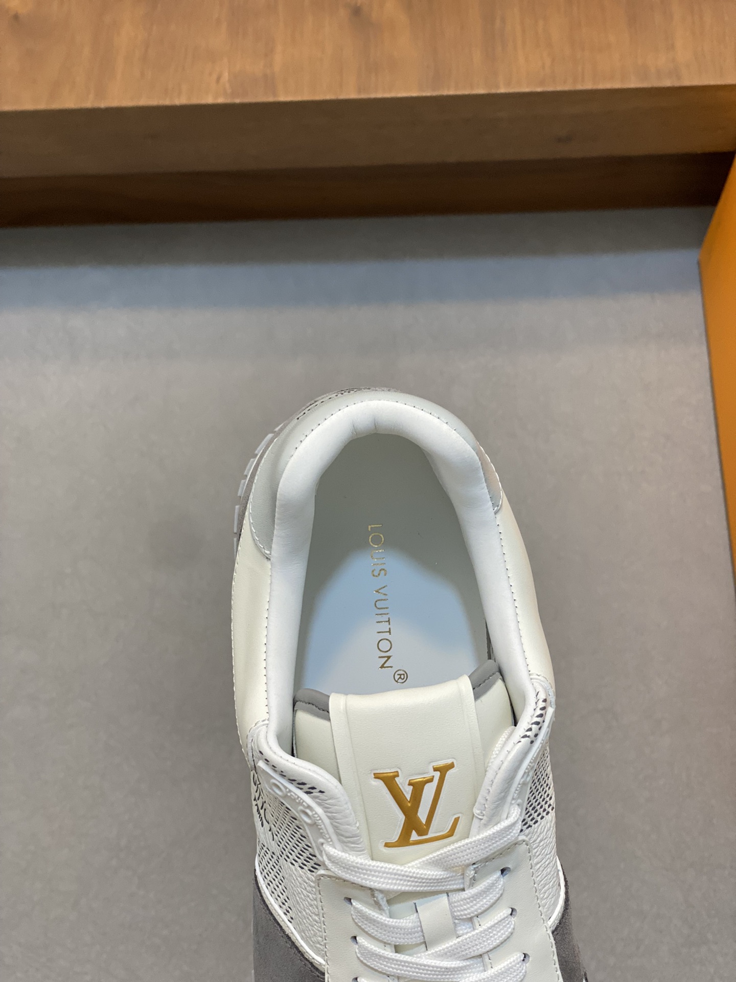 [TOP] Louis Vuitton LV Men's Shoes - White