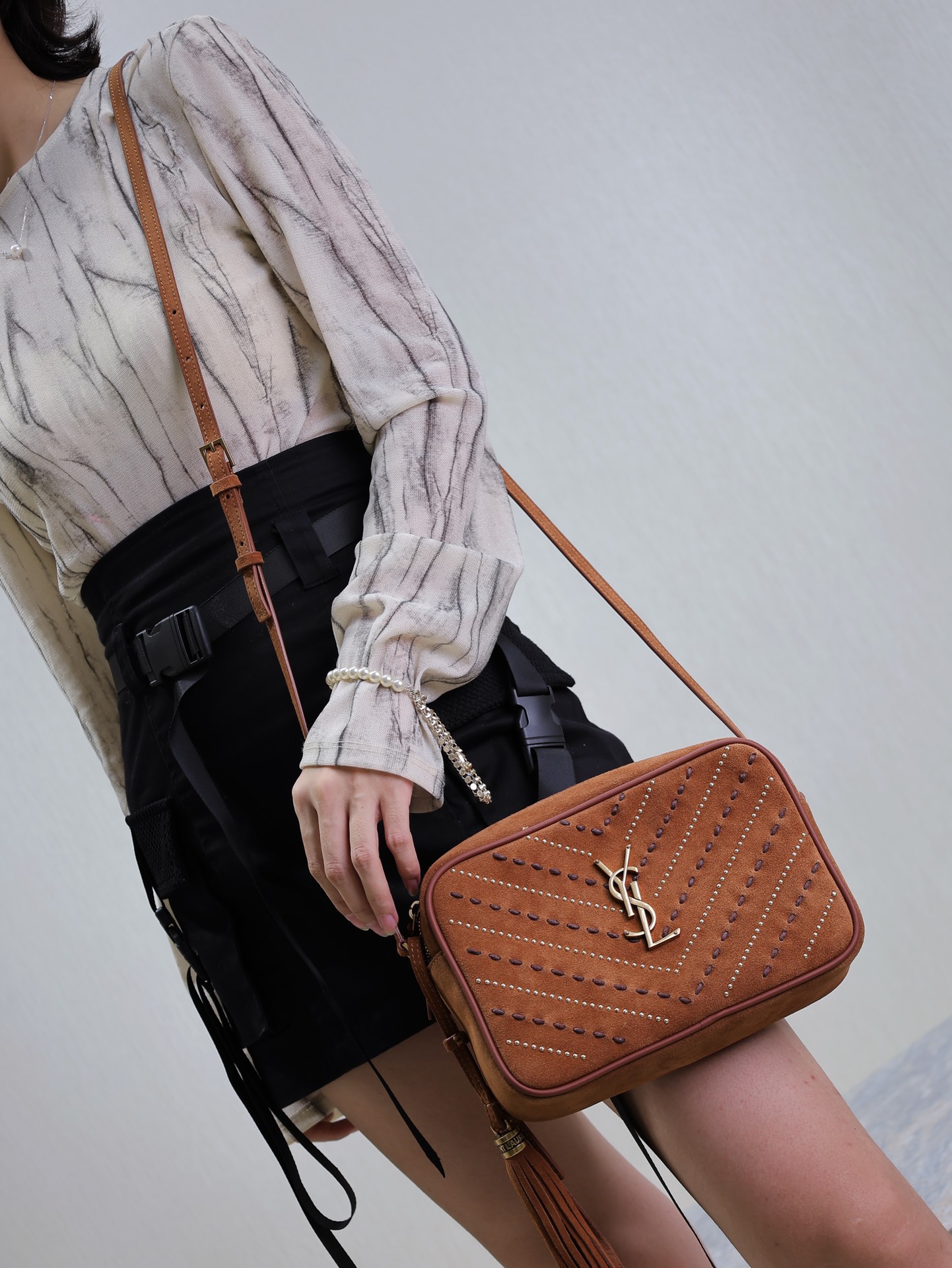 [TOP] Yves Saint Laurent YSL Lou Camera Bag 23x16x6cm - Brown