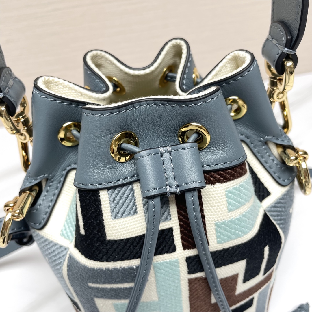 [TOP] FENDI Mon Tresor Small Bucket Bag 12x18x10cm - Blue