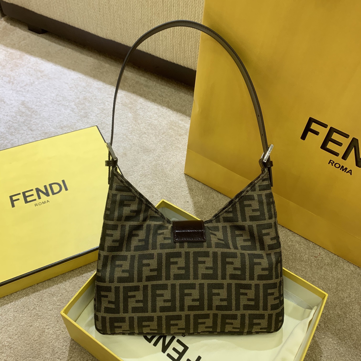 [TOP] FENDI Monogram Underarm Bag 29x25x4cm - Brown&SHW