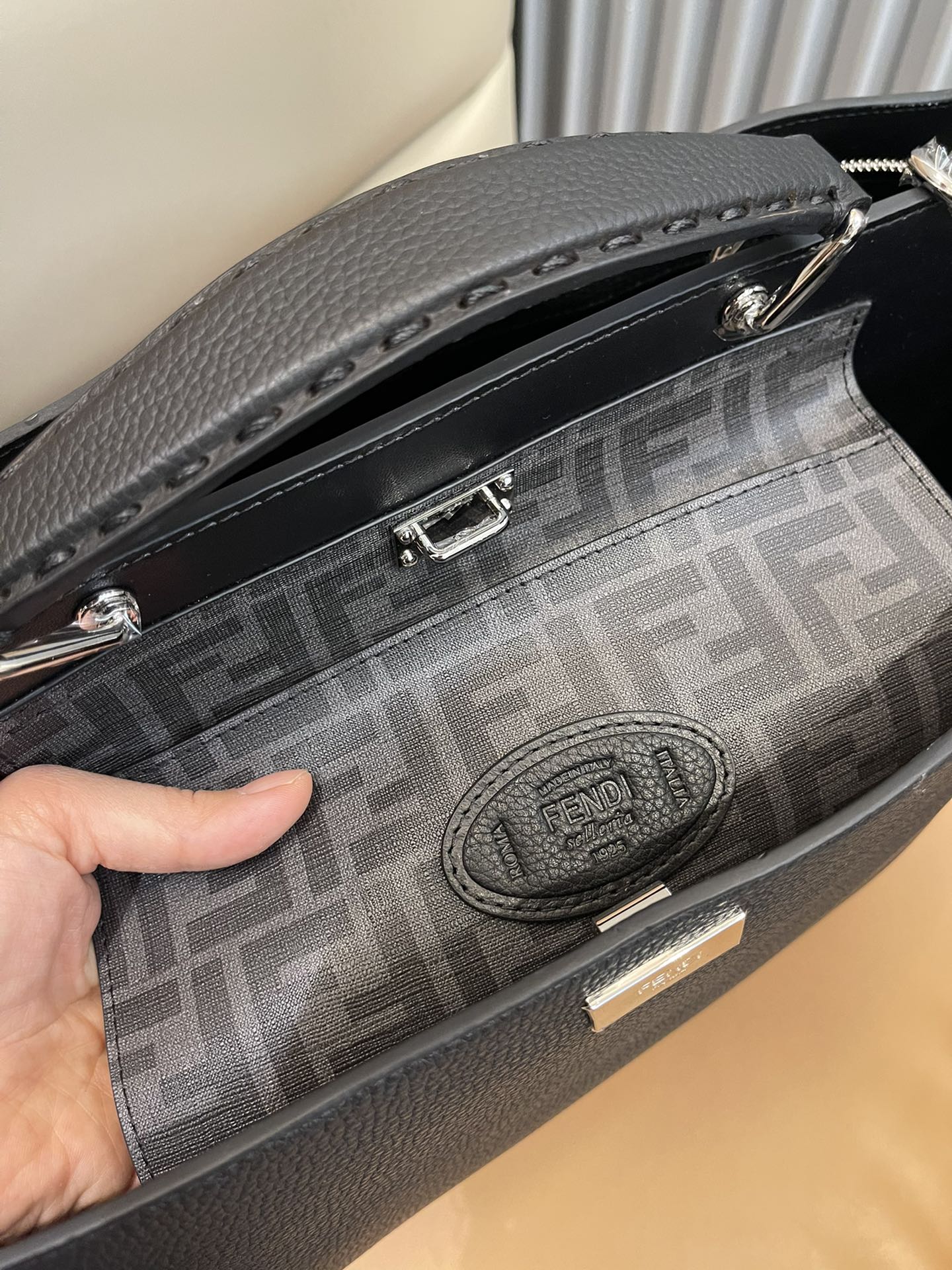 [TOP] FENDI FENDI Cowhide Bag 38*34*12cm - Black