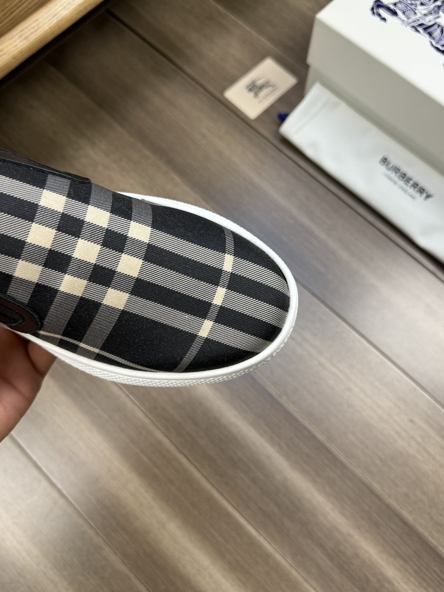 [TOP] BURBERRY  Casual Shoes-Black