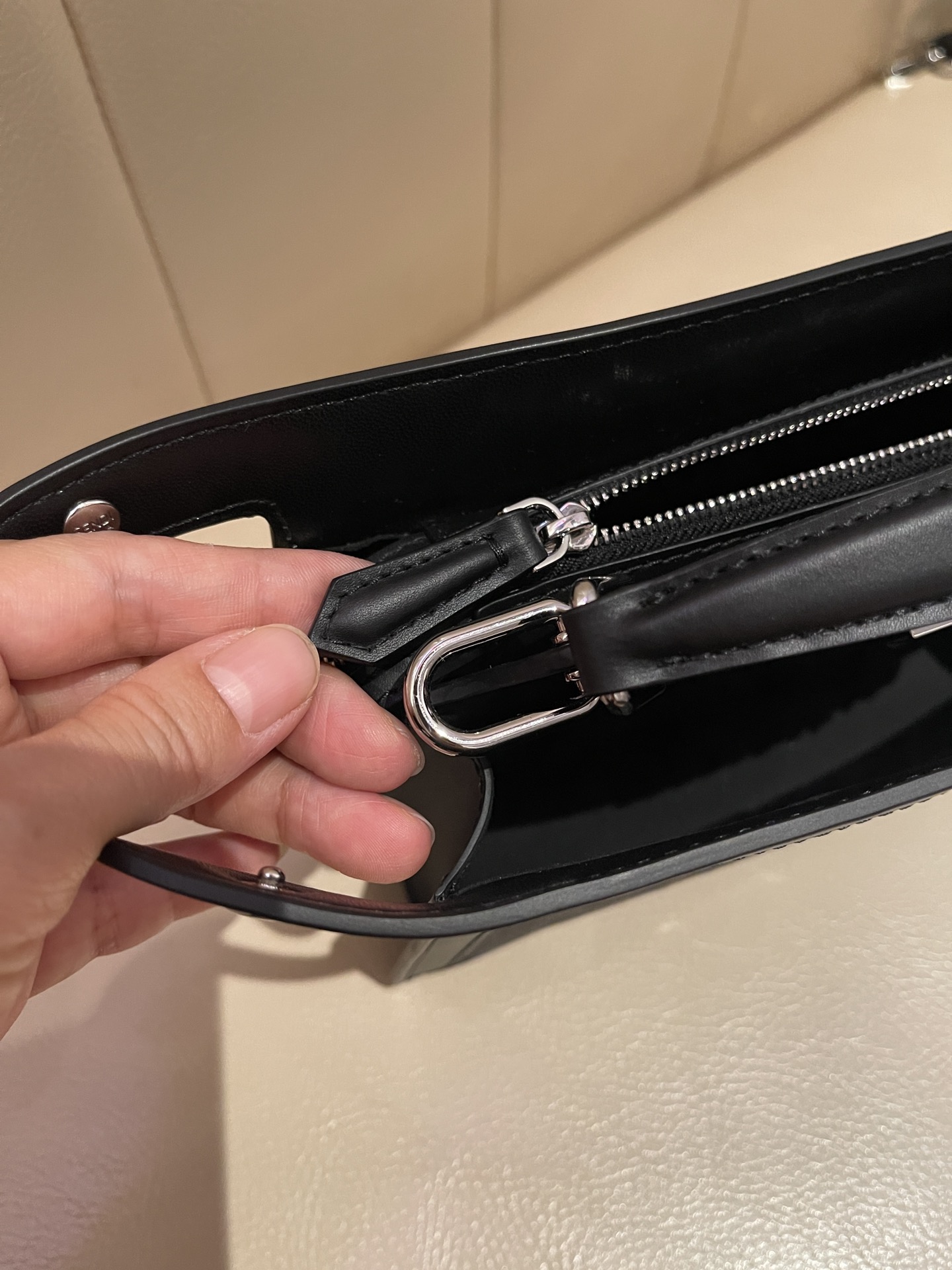 [TOP] FENDI FENDI Peekaboo Bags 23×6×14.5cm - Black