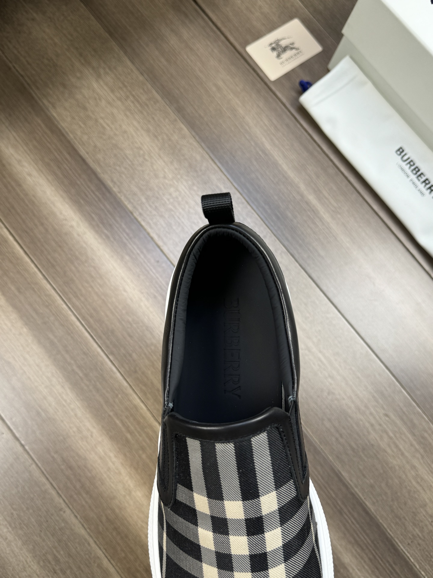 [TOP] BURBERRY  Casual Shoes-Black