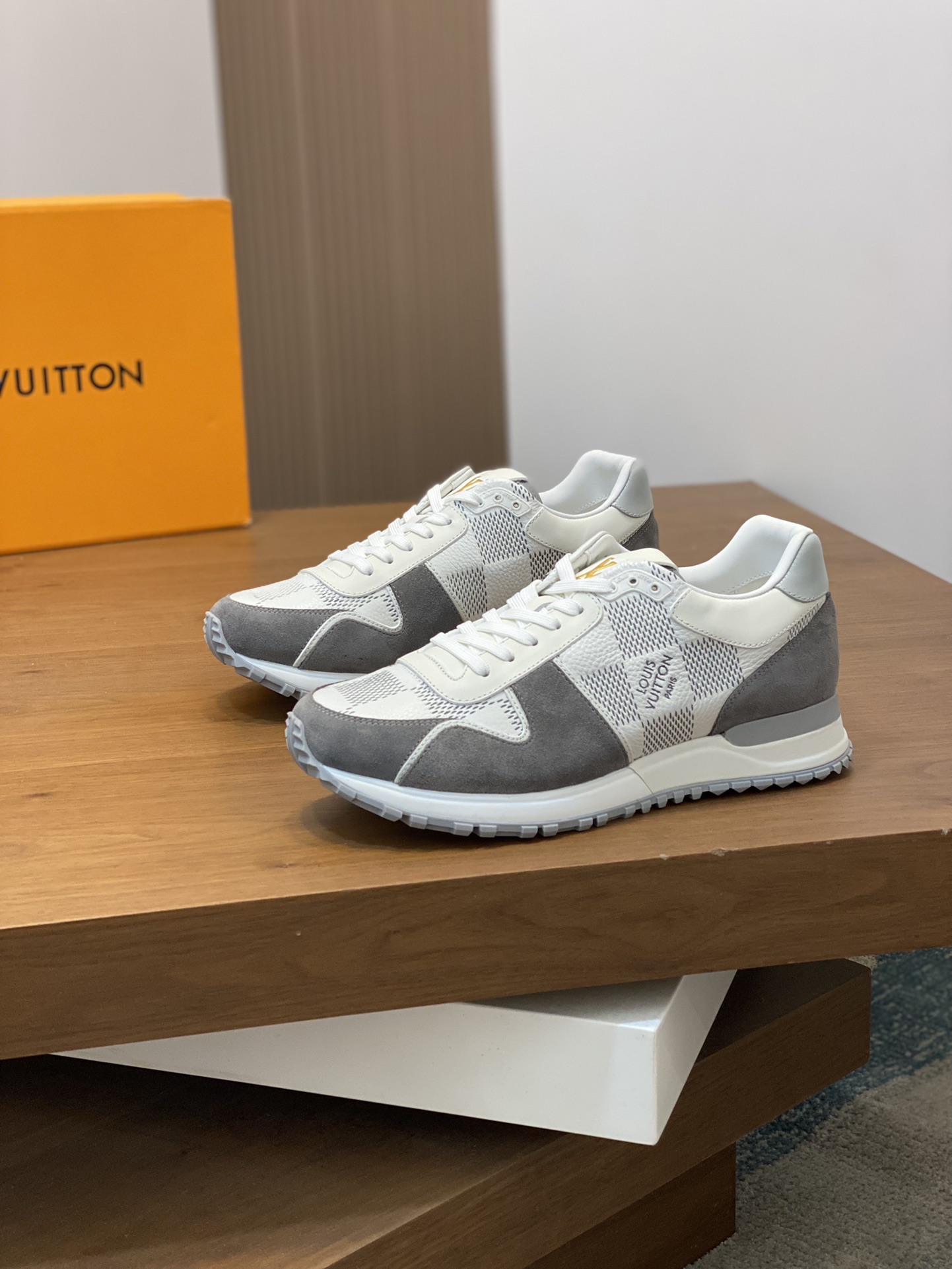 [TOP] Louis Vuitton LV Men's Shoes - White