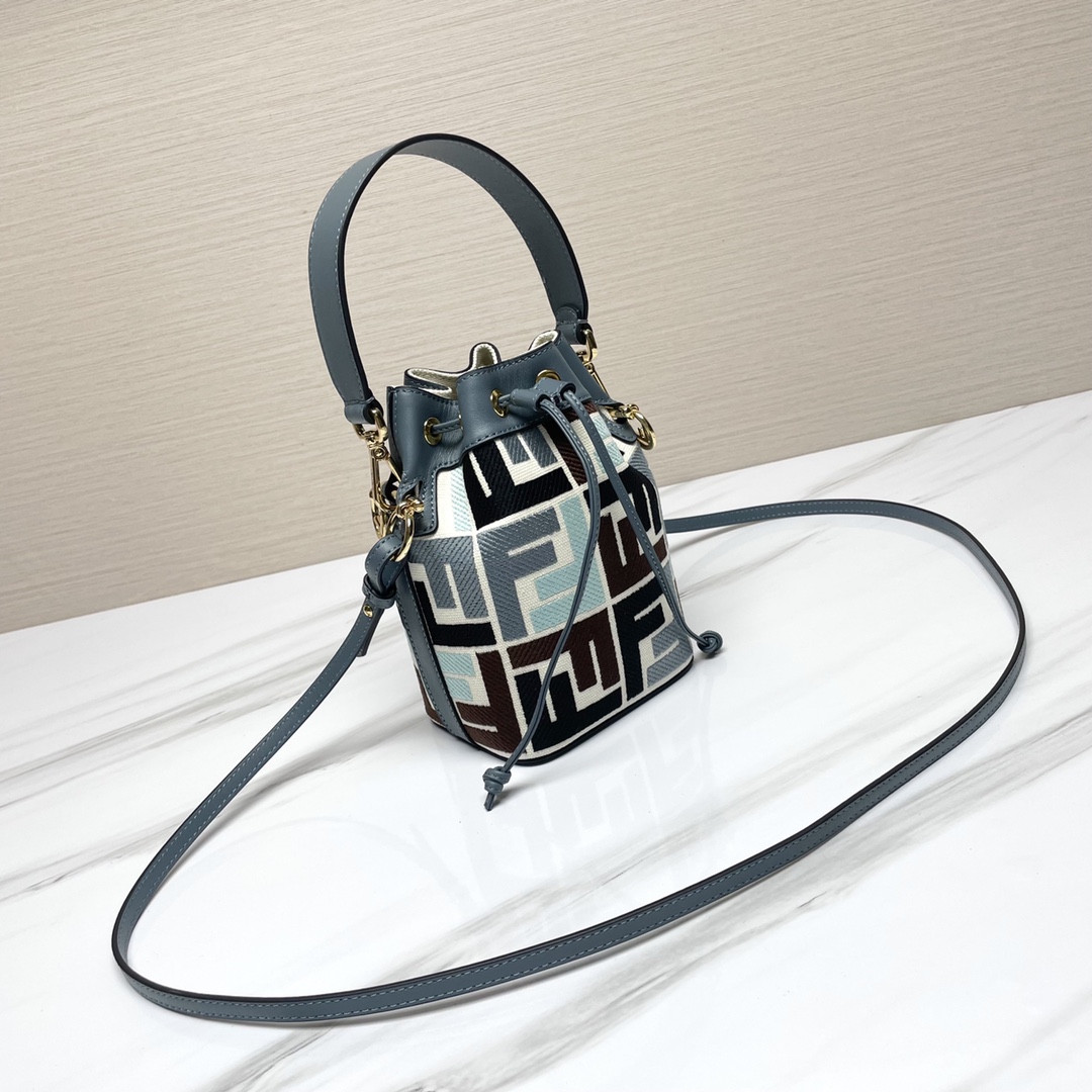 [TOP] FENDI Mon Tresor Small Bucket Bag 12x18x10cm - Blue