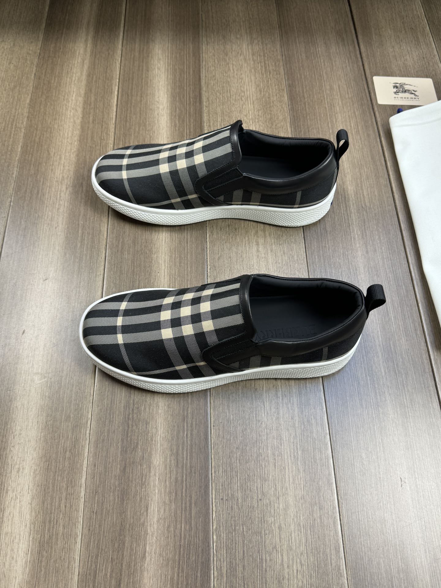 [TOP] BURBERRY  Casual Shoes-Black