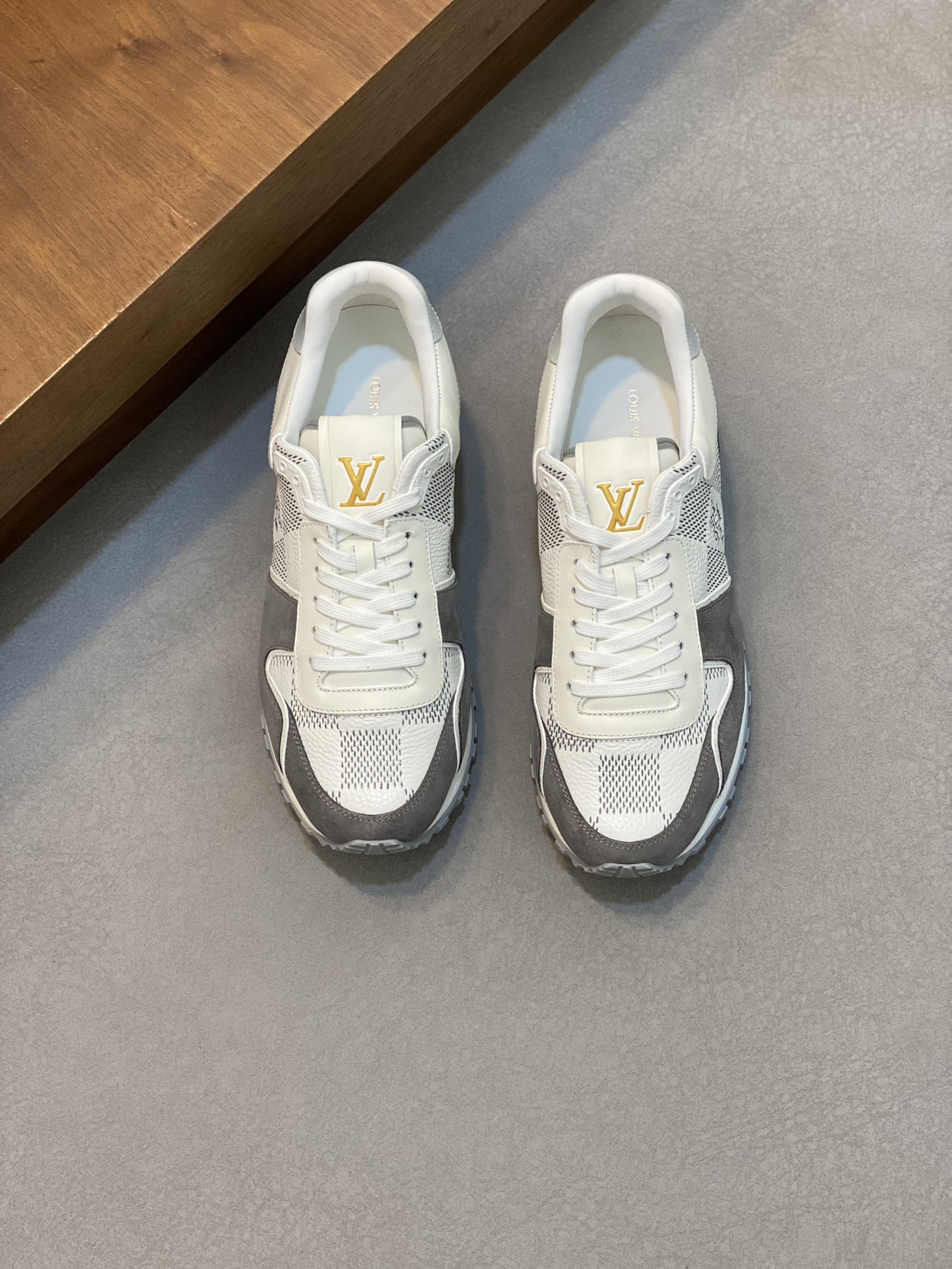 [TOP] Louis Vuitton LV Men's Shoes - White