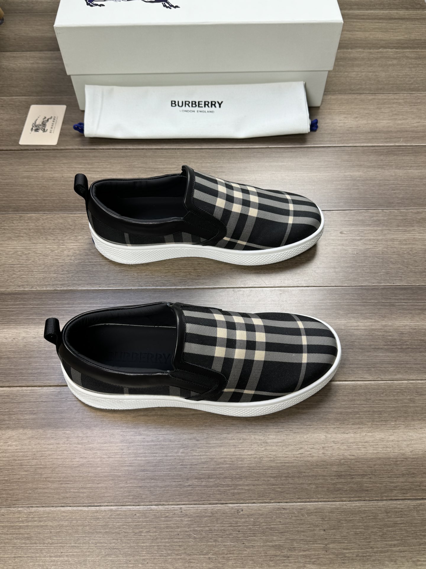 [TOP] BURBERRY  Casual Shoes-Black