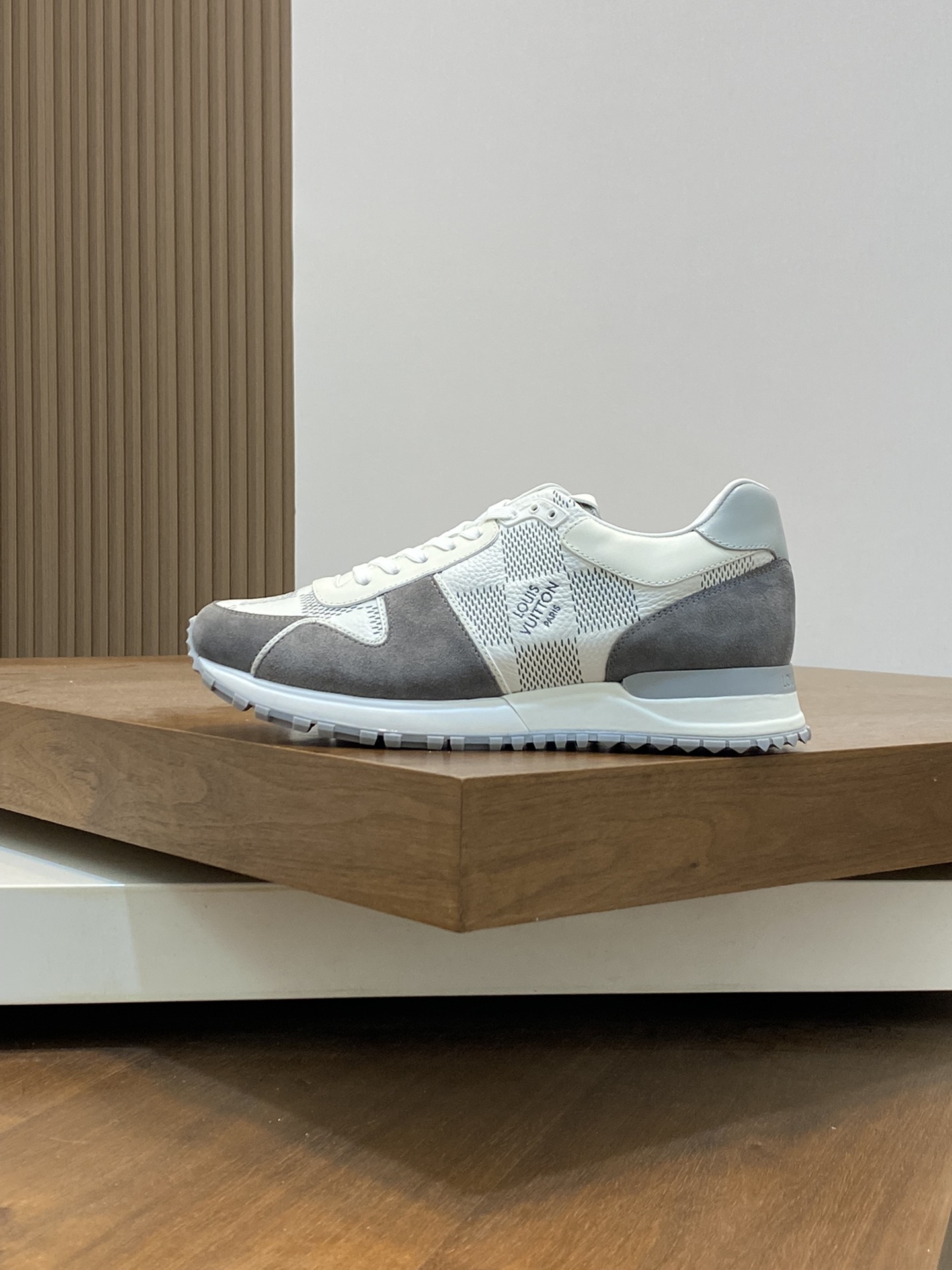 [TOP] Louis Vuitton LV Men's Shoes - White