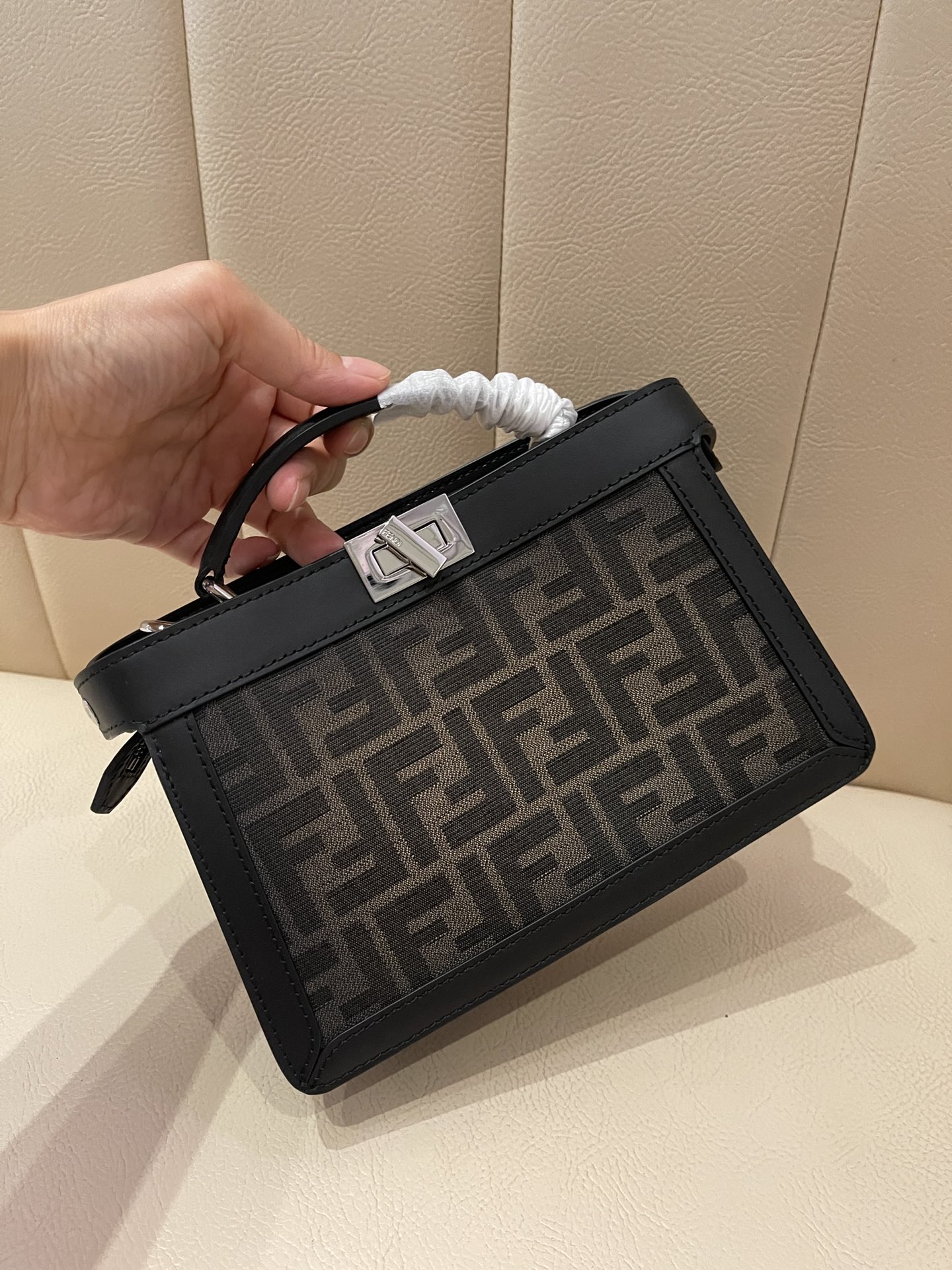 [TOP] FENDI FENDI Peekaboo Bags 23×6×14.5cm - Black