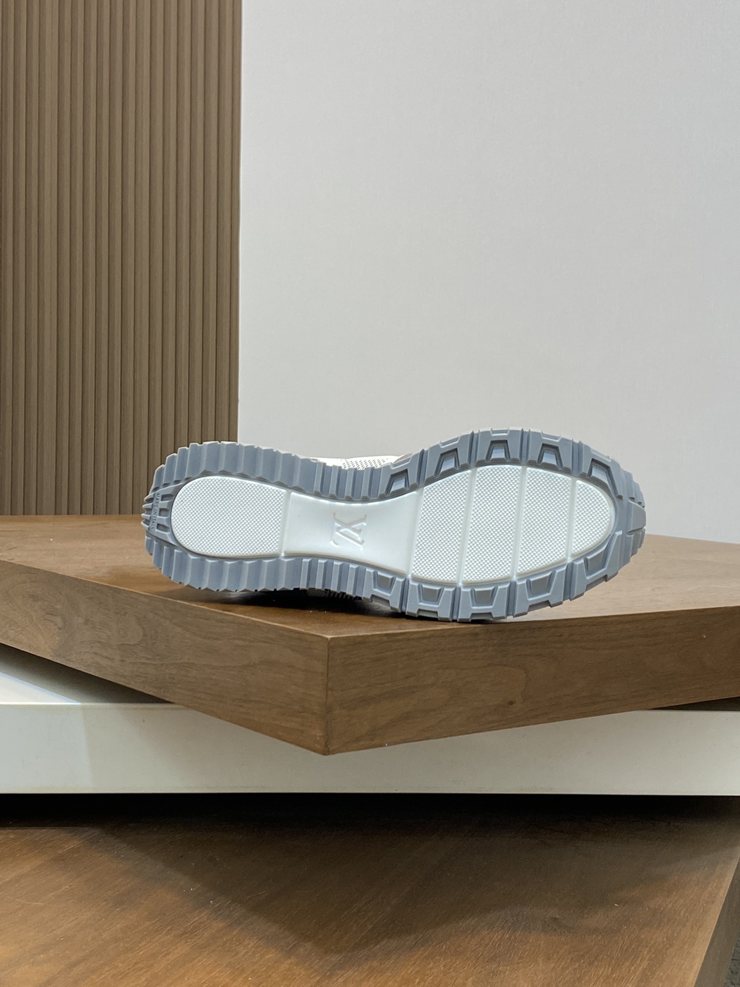 [TOP] Louis Vuitton LV Men's Shoes - White