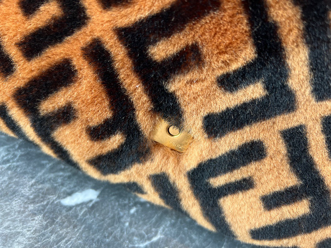 [TOP] FENDI Fend FF Medium Wool Baguette Bag 26x13x6cm - Brown