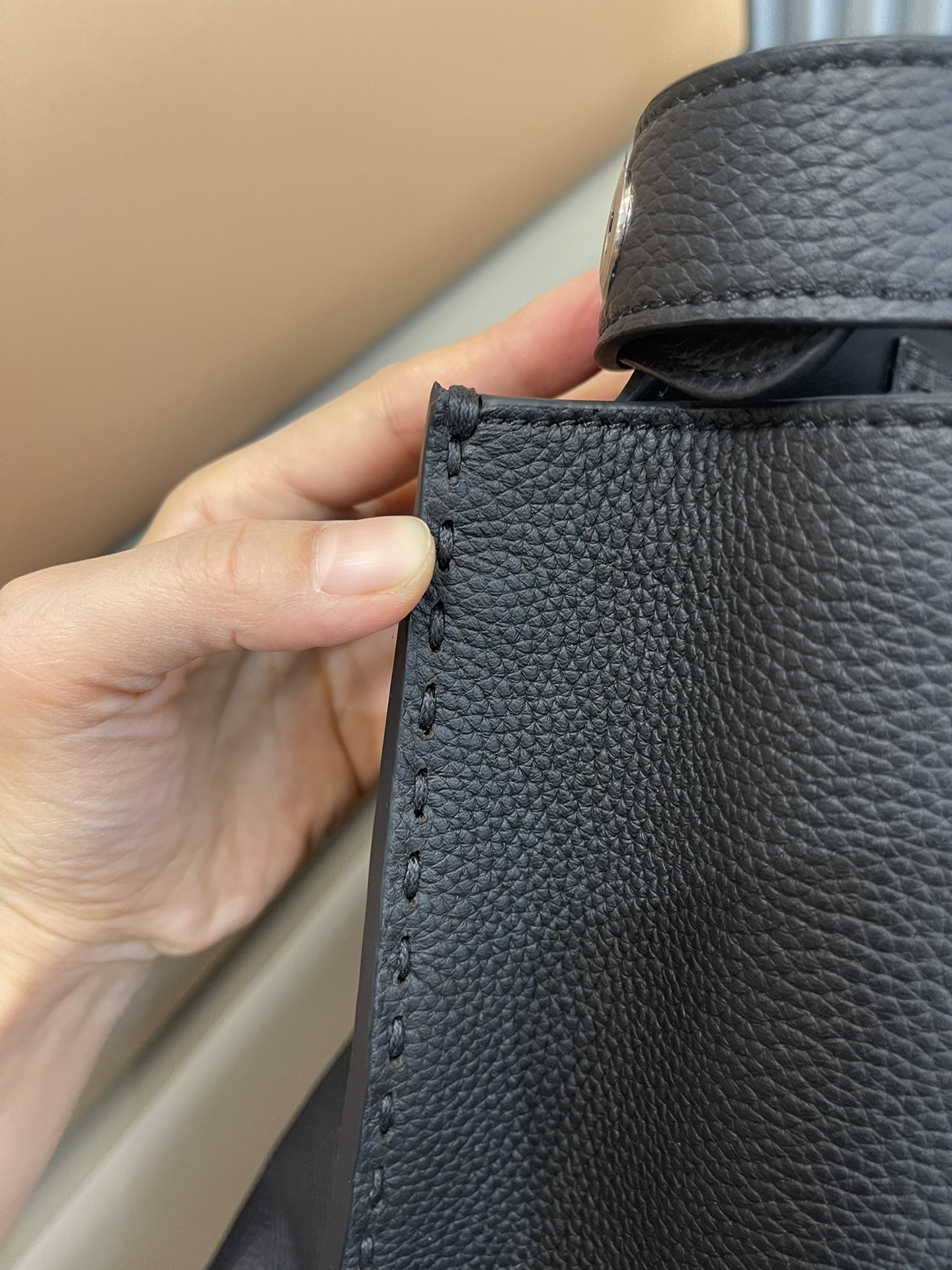 [TOP] FENDI FENDI Cowhide Bag 38*34*12cm - Black