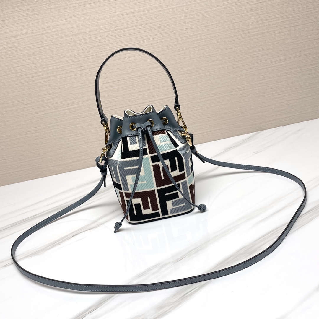 [TOP] FENDI Mon Tresor Small Bucket Bag 12x18x10cm - Blue