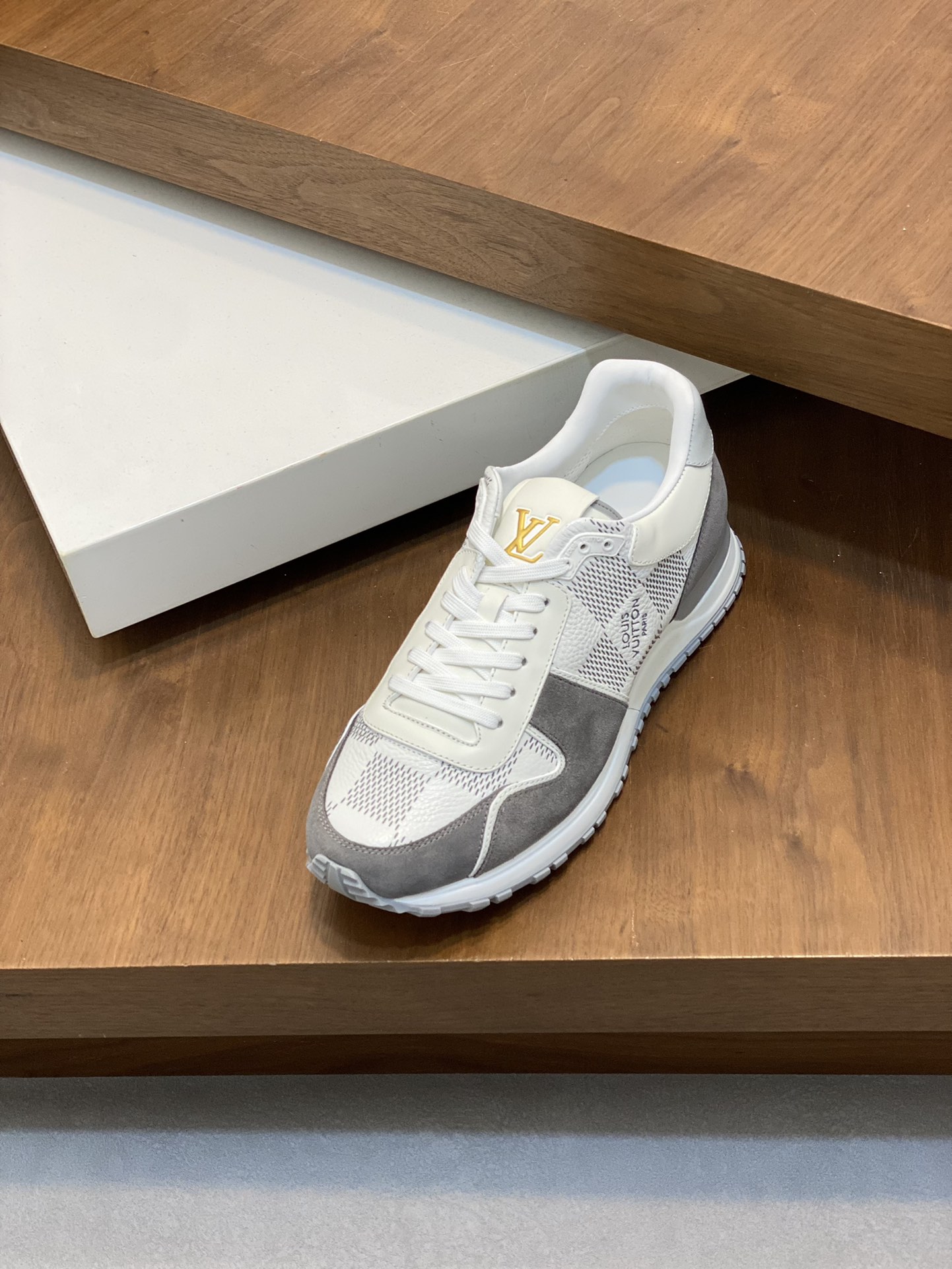 [TOP] Louis Vuitton LV Men's Shoes - White