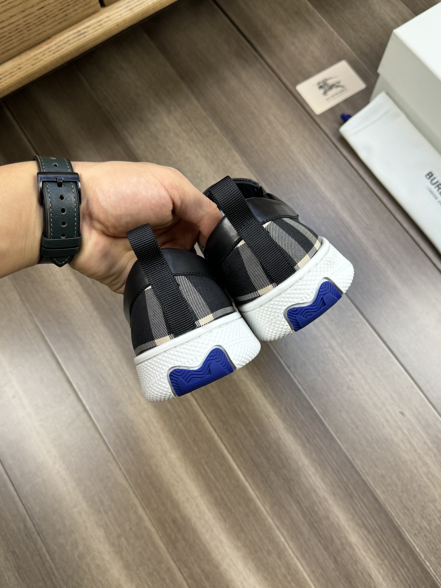 [TOP] BURBERRY  Casual Shoes-Black