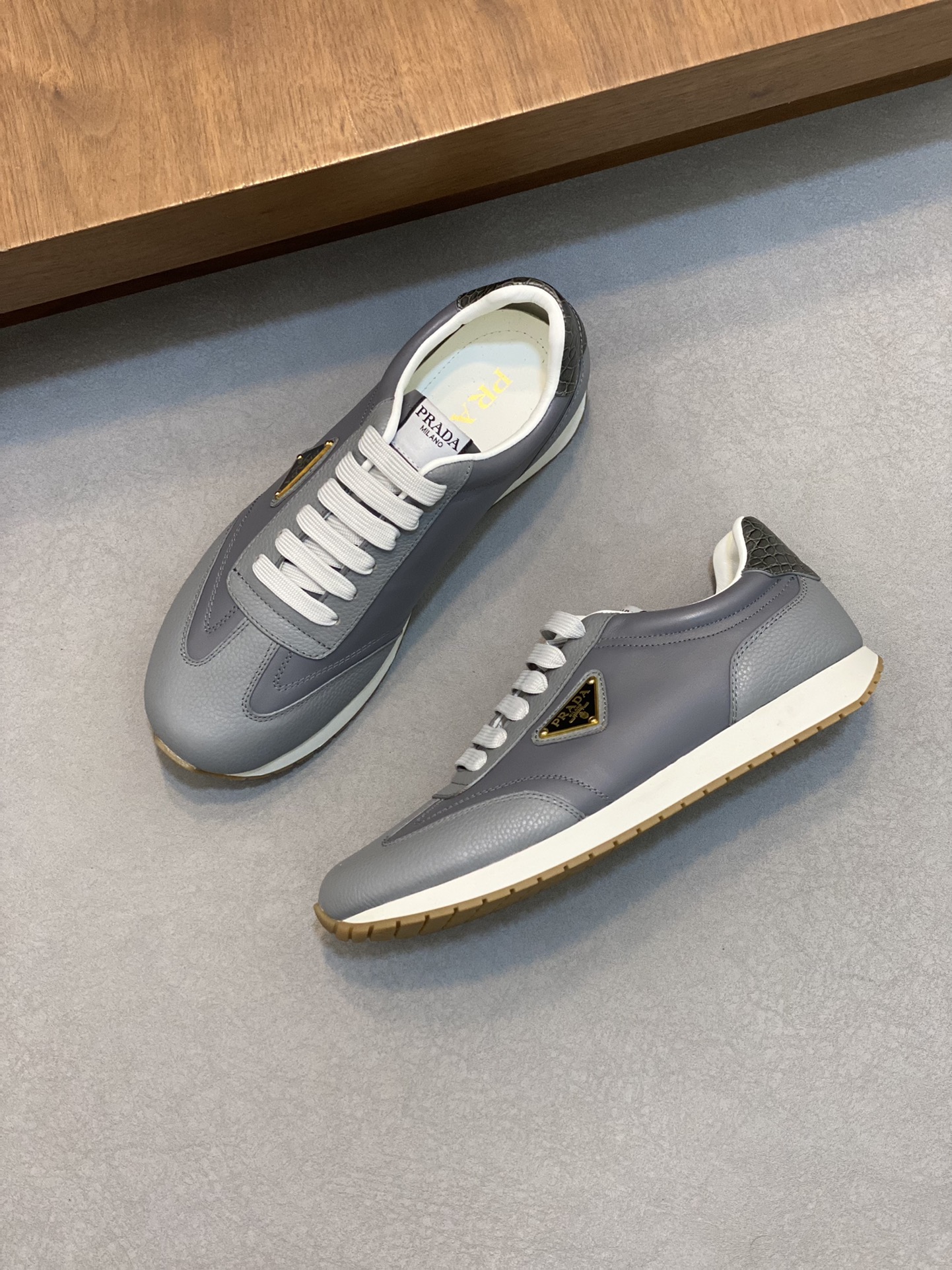 [TOP] PRADA Men's Shoes - Grey