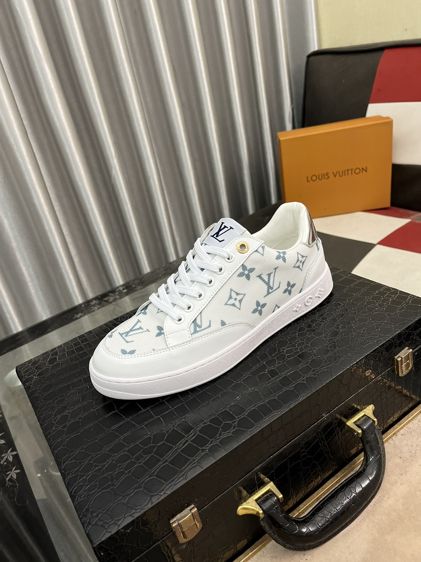 [TOP] Louis Vuitton LV Men's Shoes - White