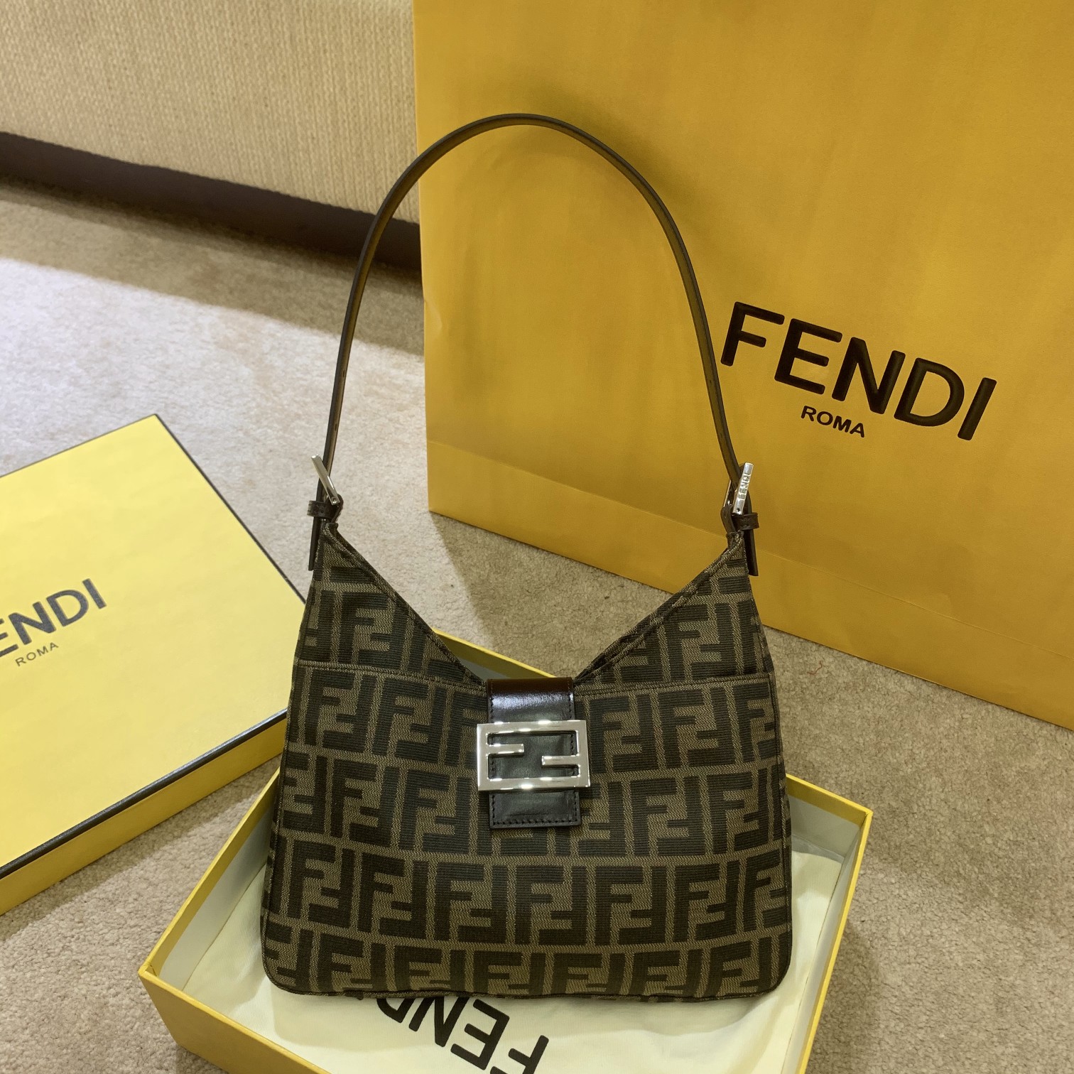 [TOP] FENDI Monogram Underarm Bag 29x25x4cm - Brown&SHW