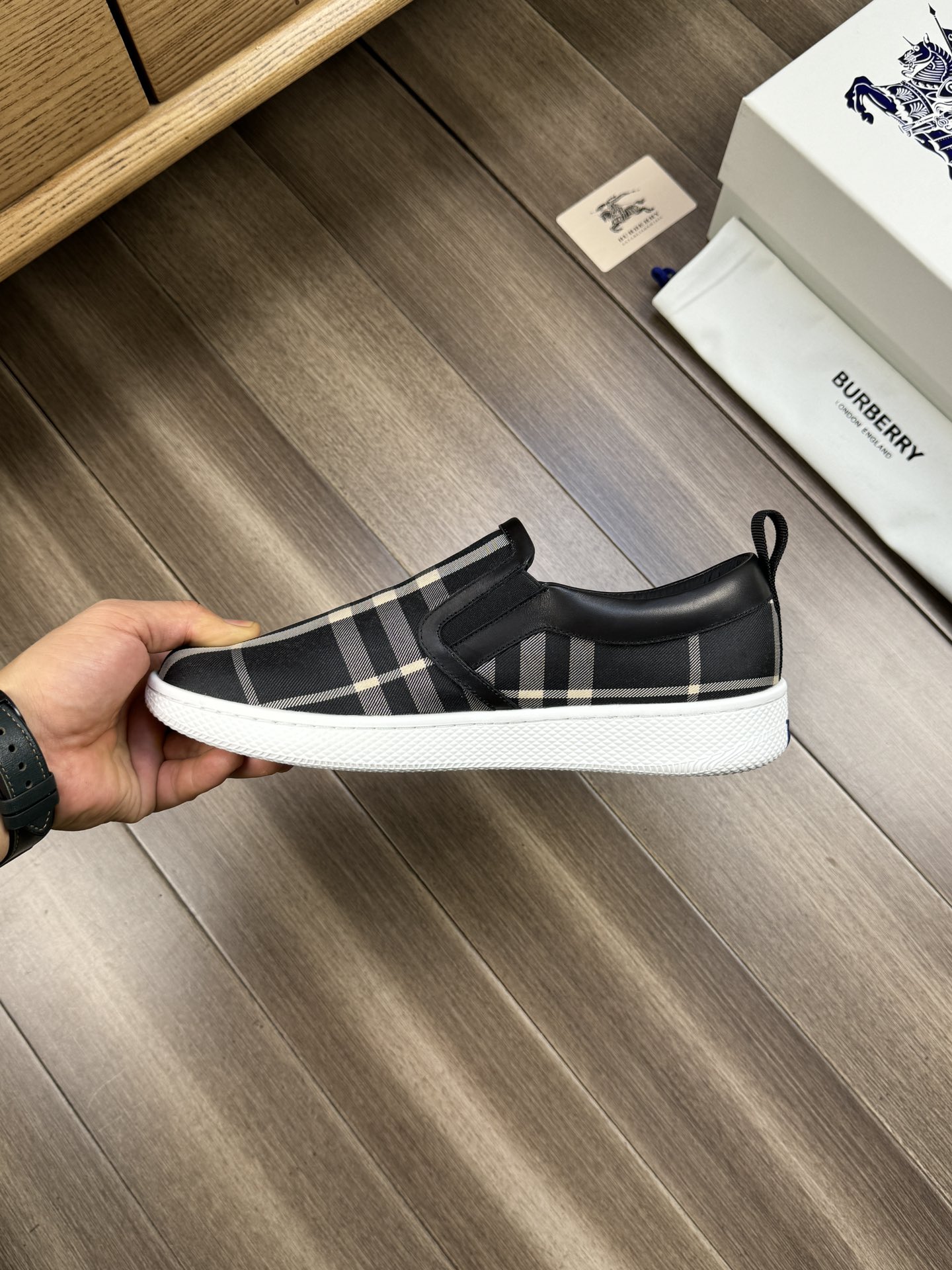 [TOP] BURBERRY  Casual Shoes-Black