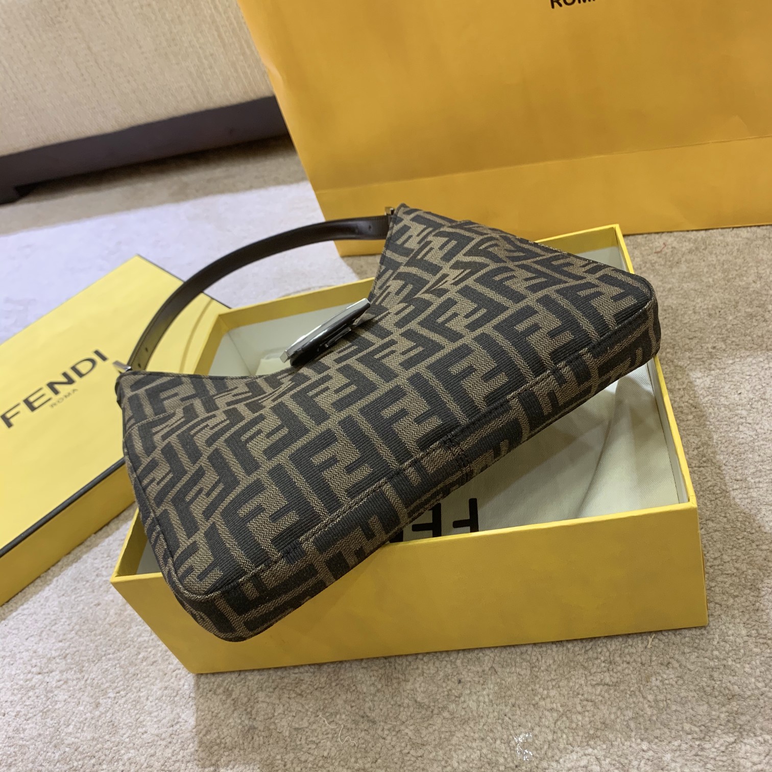 [TOP] FENDI Monogram Underarm Bag 29x25x4cm - Brown&SHW