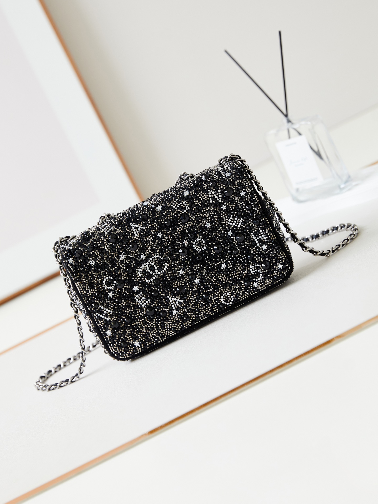 [TOP] CHANEL Flap Bag Black Size 5 Diamond 20*14*8cm - Black