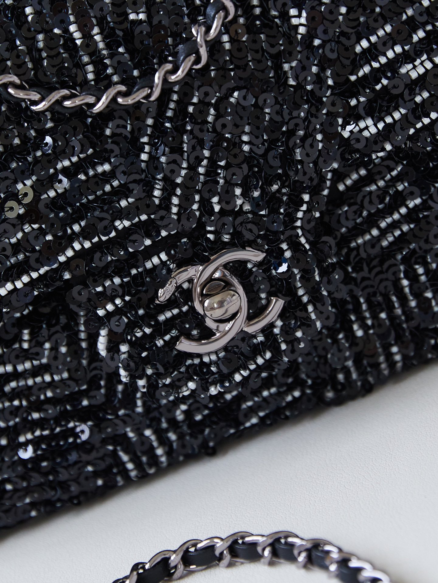 [TOP] CHANEL Flap Bag Black Size 5 Diamond 20*14*8cm - Black